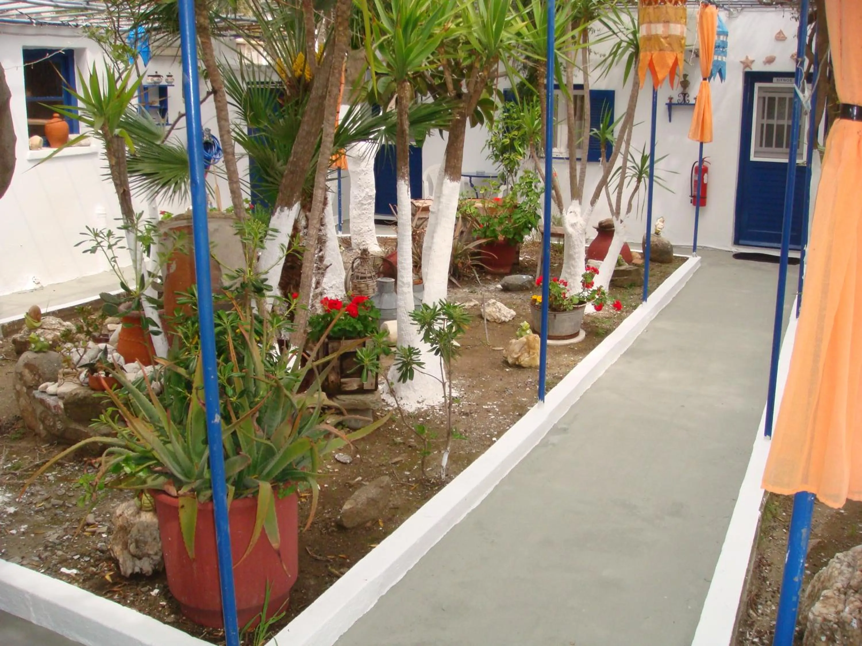 Garden in Boussetil Rooms CapAnMat