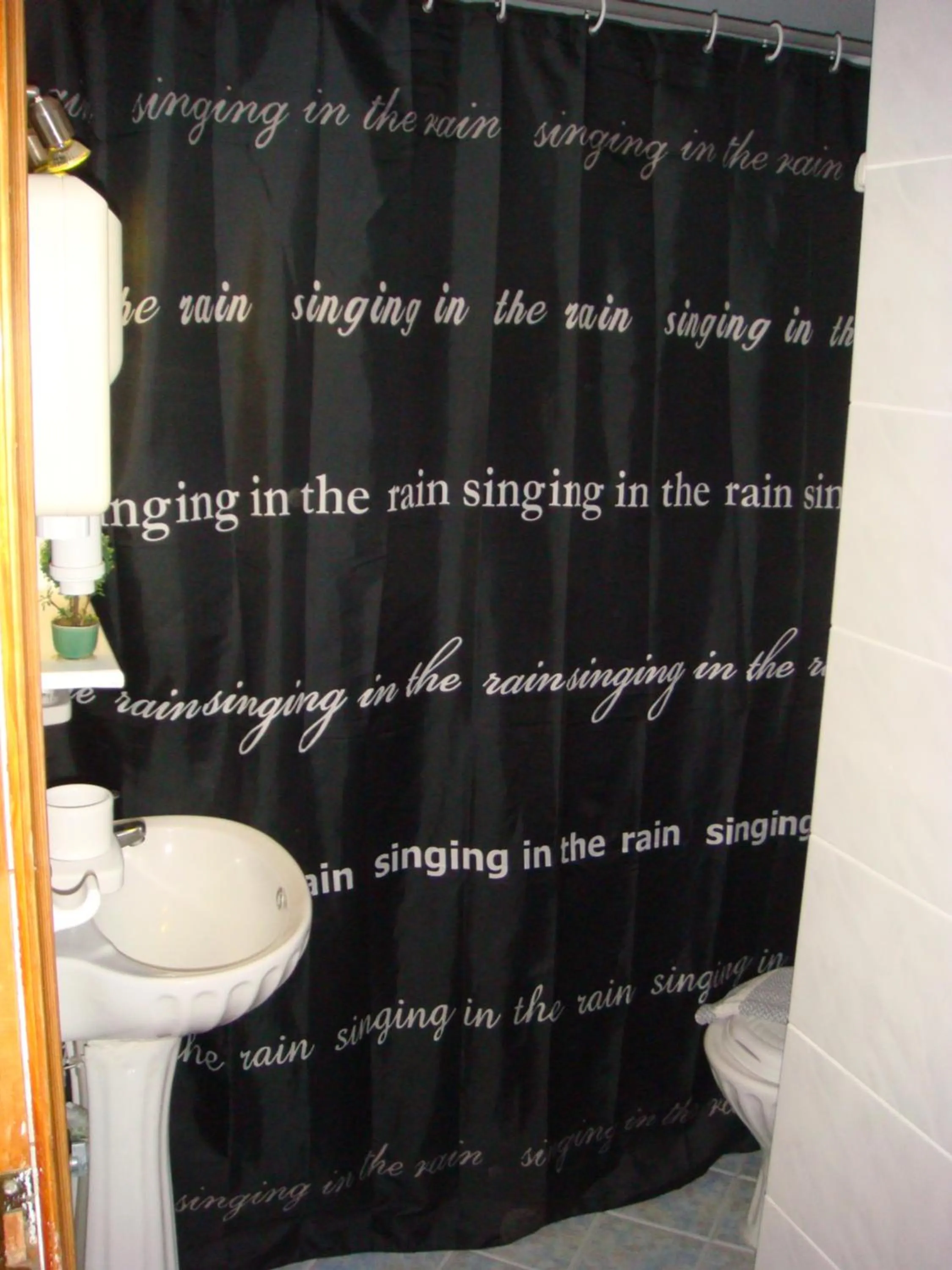 Shower in Boussetil Rooms CapAnMat