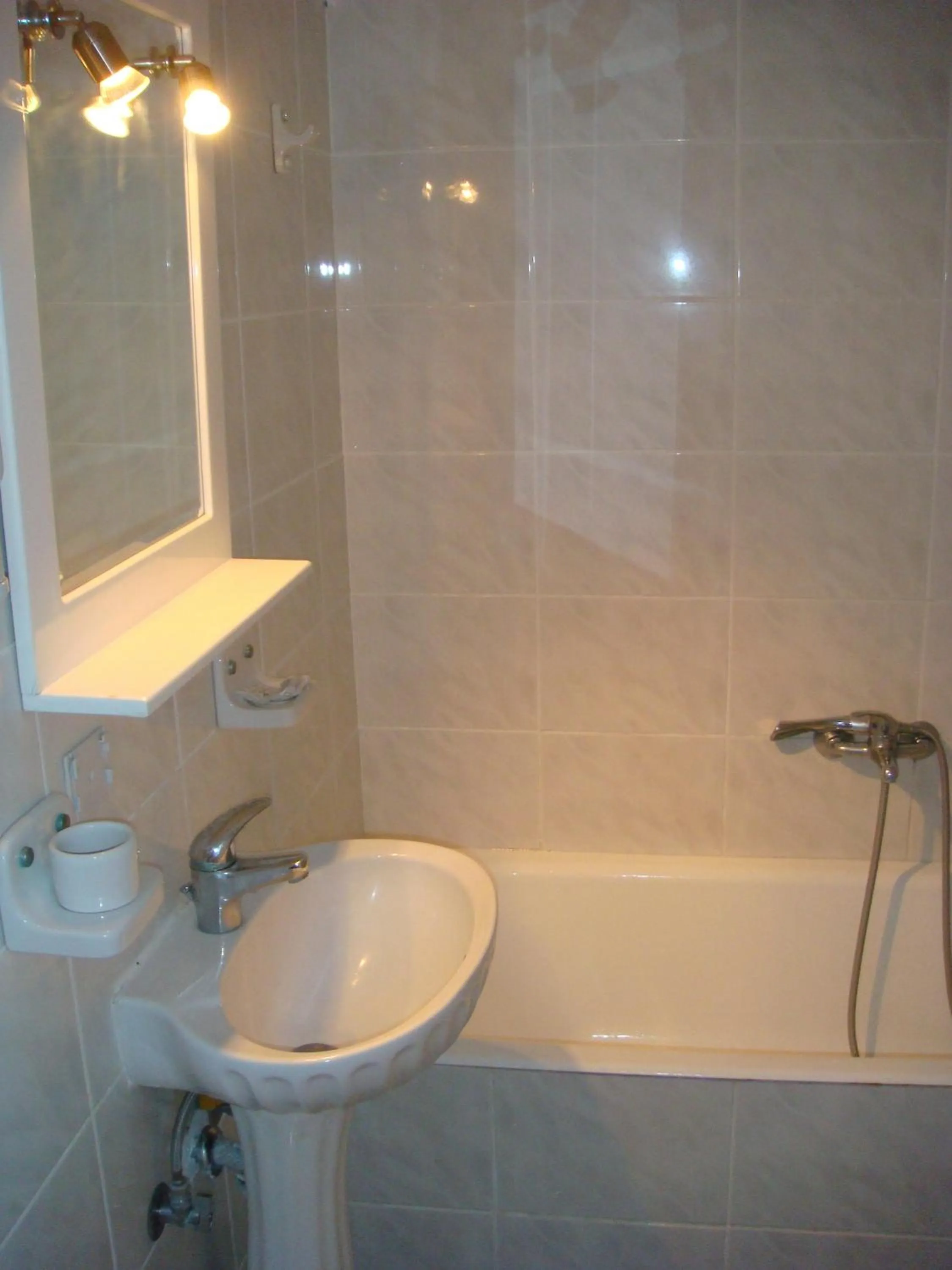 Toilet in Boussetil Rooms CapAnMat