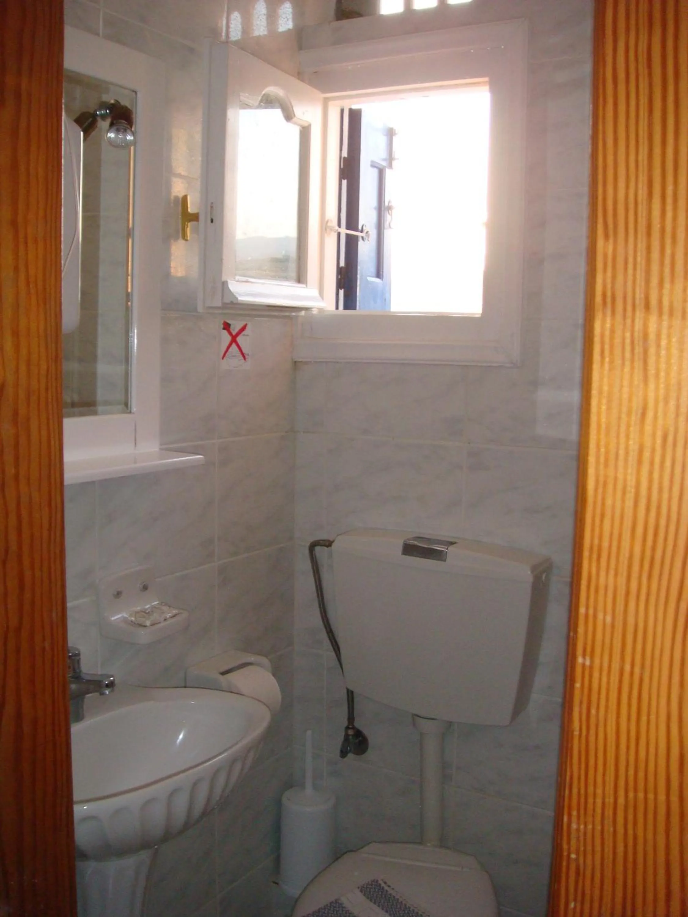 Shower in Boussetil Rooms CapAnMat