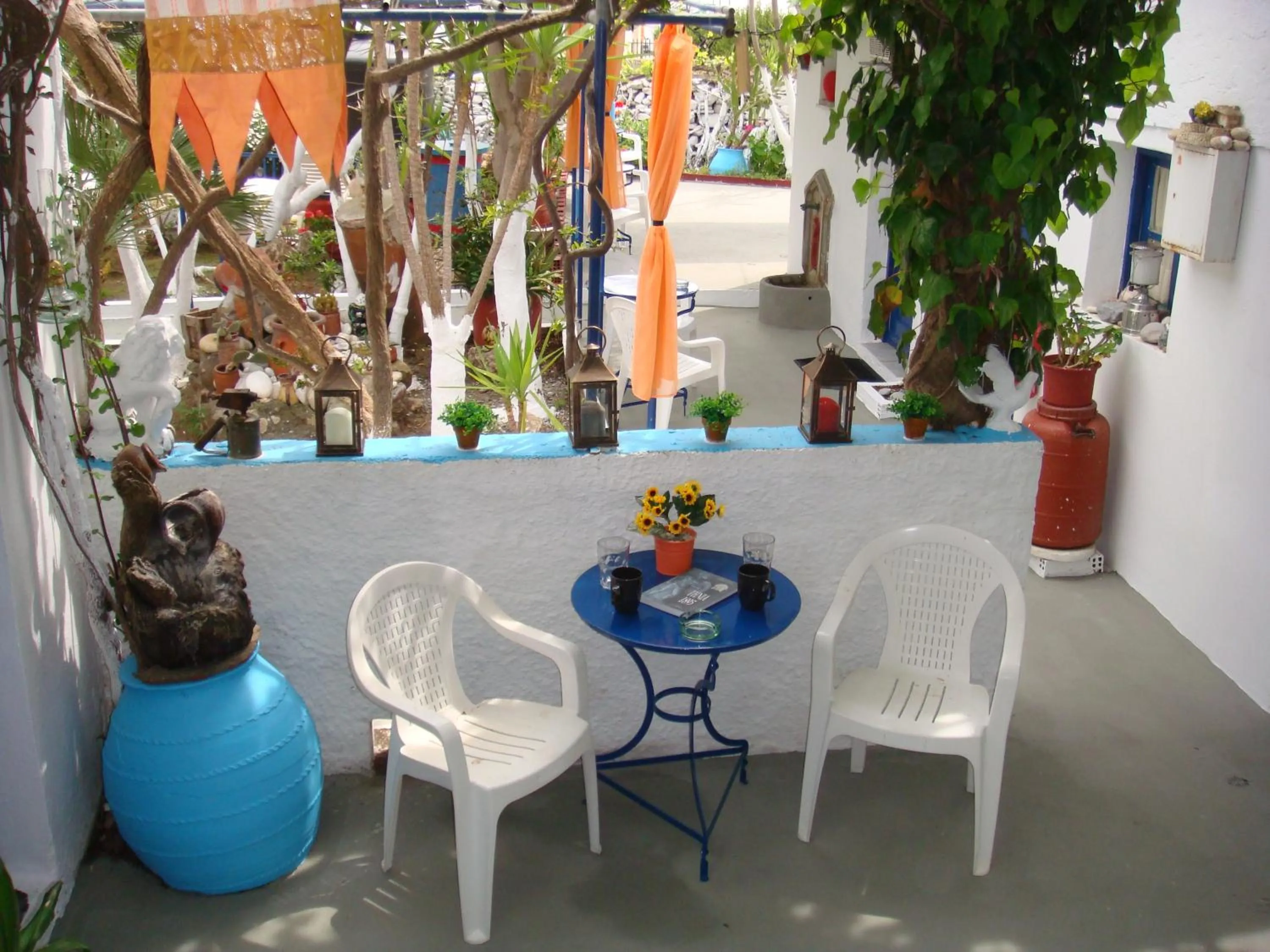 Decorative detail in Boussetil Rooms CapAnMat