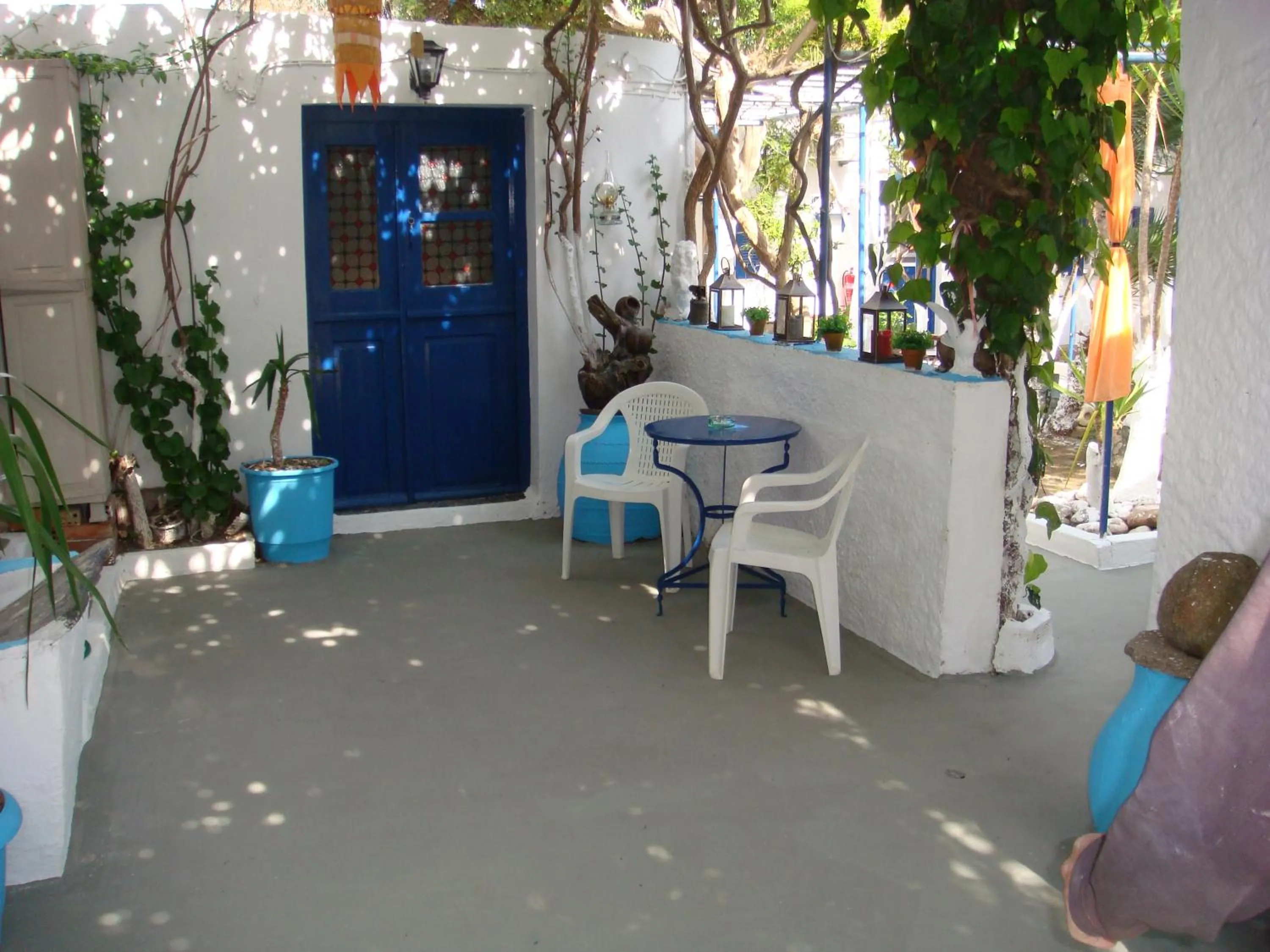 Decorative detail in Boussetil Rooms CapAnMat