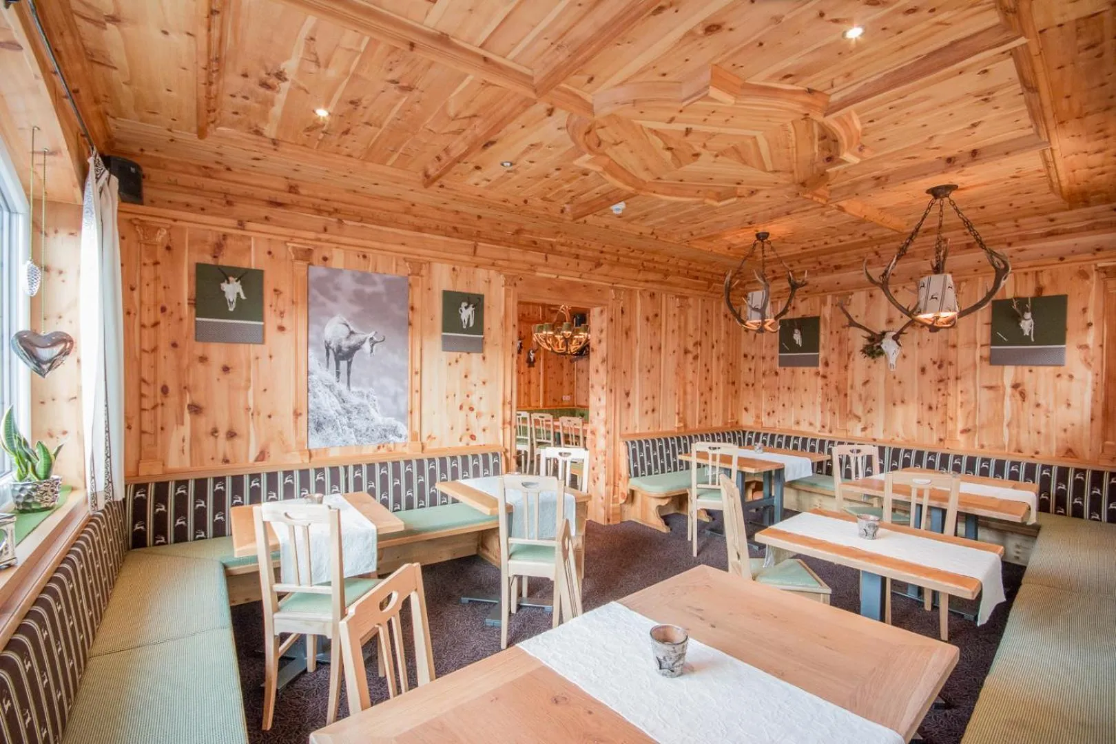 Restaurant/places to eat in Hotel Alpenwelt Superior