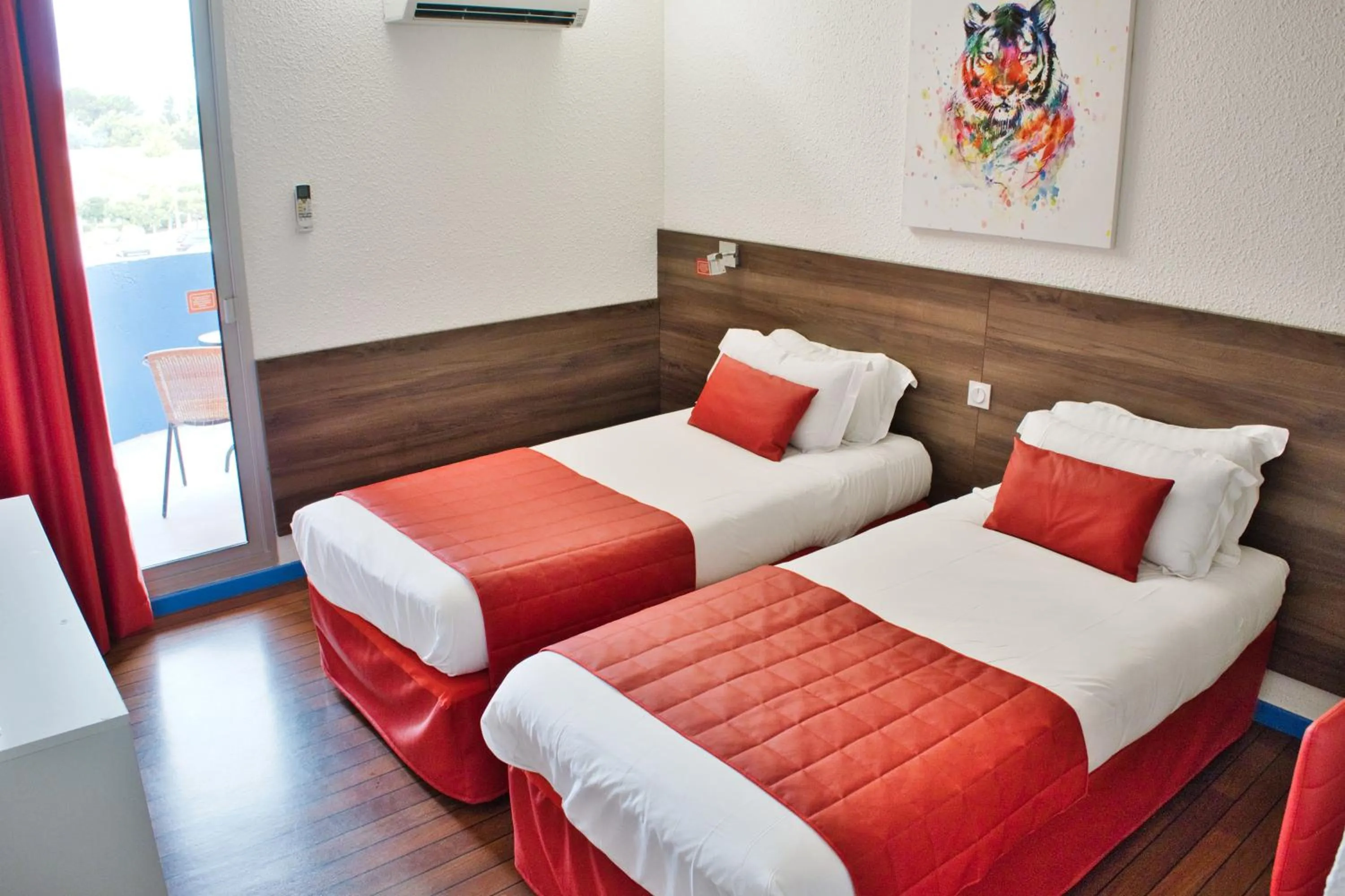 Bed in Cit'Hotel des 2 Golfs