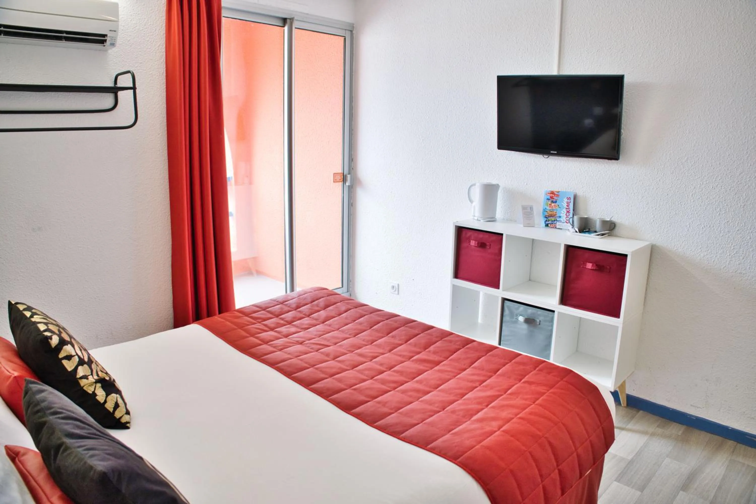 Bed in Cit'Hotel des 2 Golfs