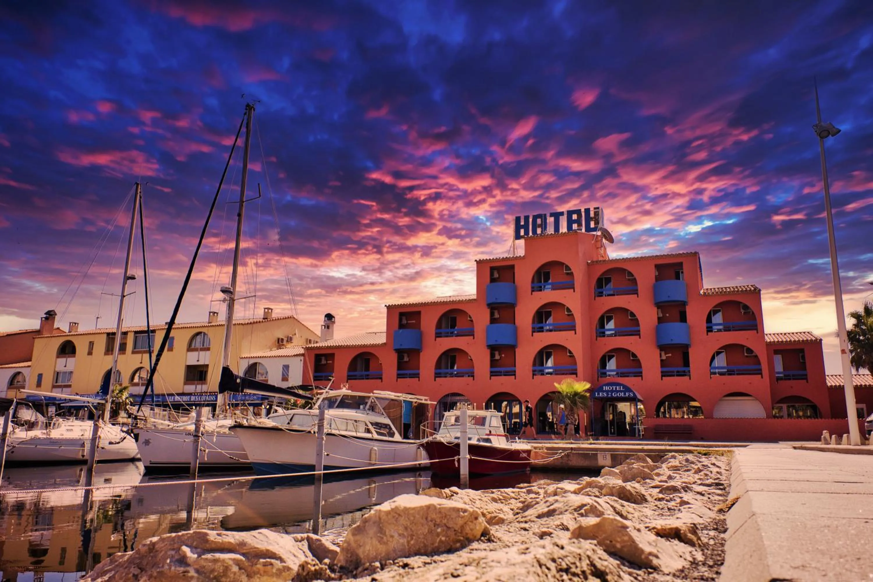 Property building in Cit'Hotel des 2 Golfs