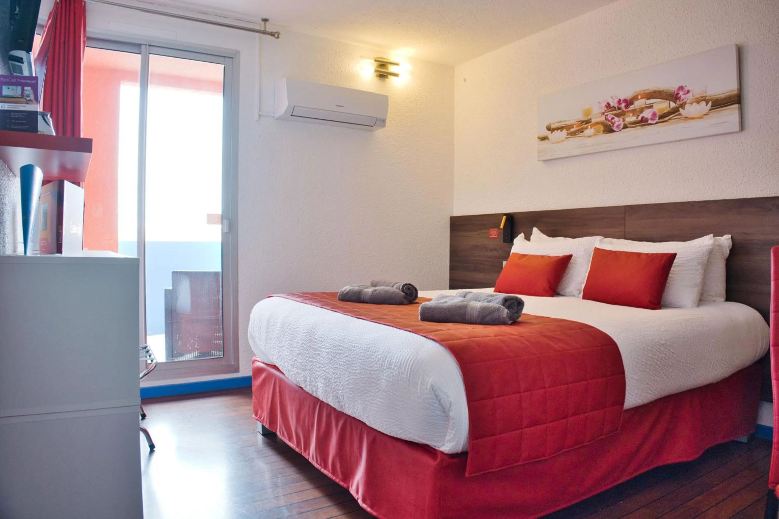 Photo of the whole room, Bed in Cit'Hotel des 2 Golfs