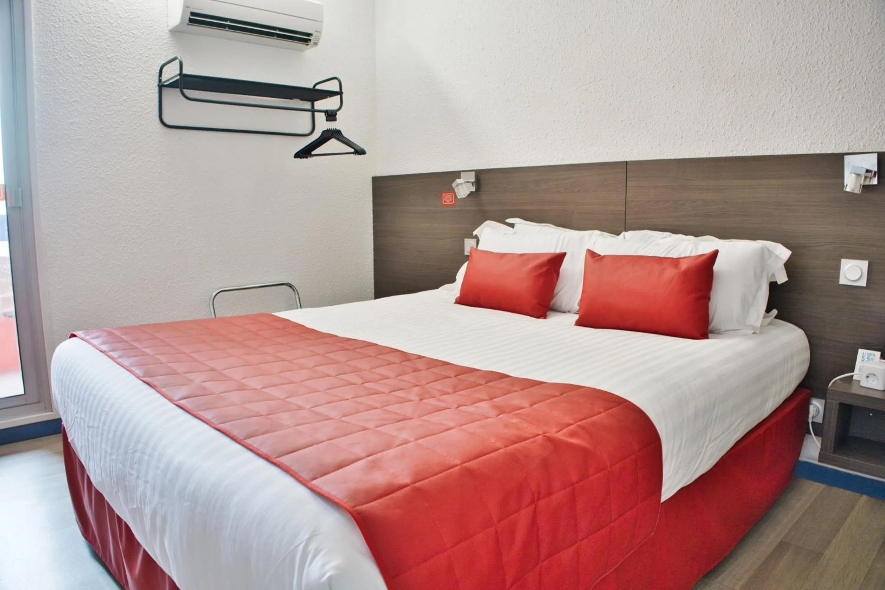 Double Room - Disability Access with Village View in Cit'Hotel des 2 Golfs