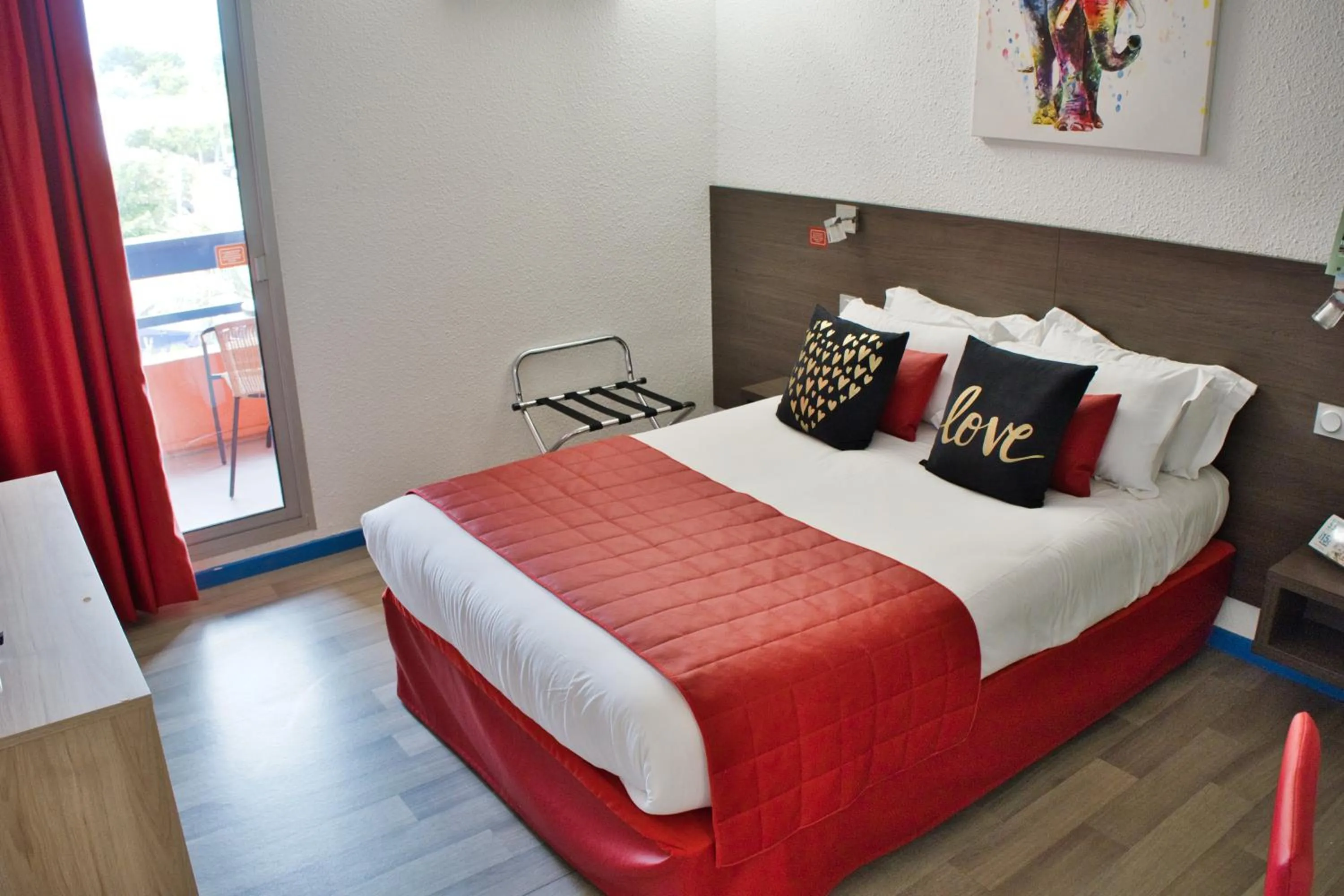 Bed in Cit'Hotel des 2 Golfs