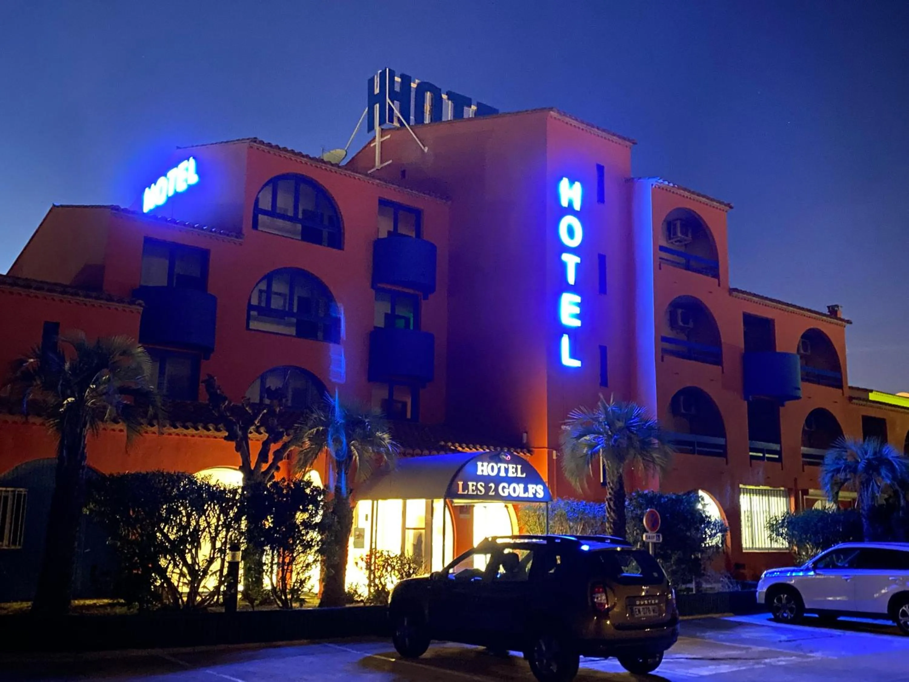 Property building in Cit'Hotel des 2 Golfs