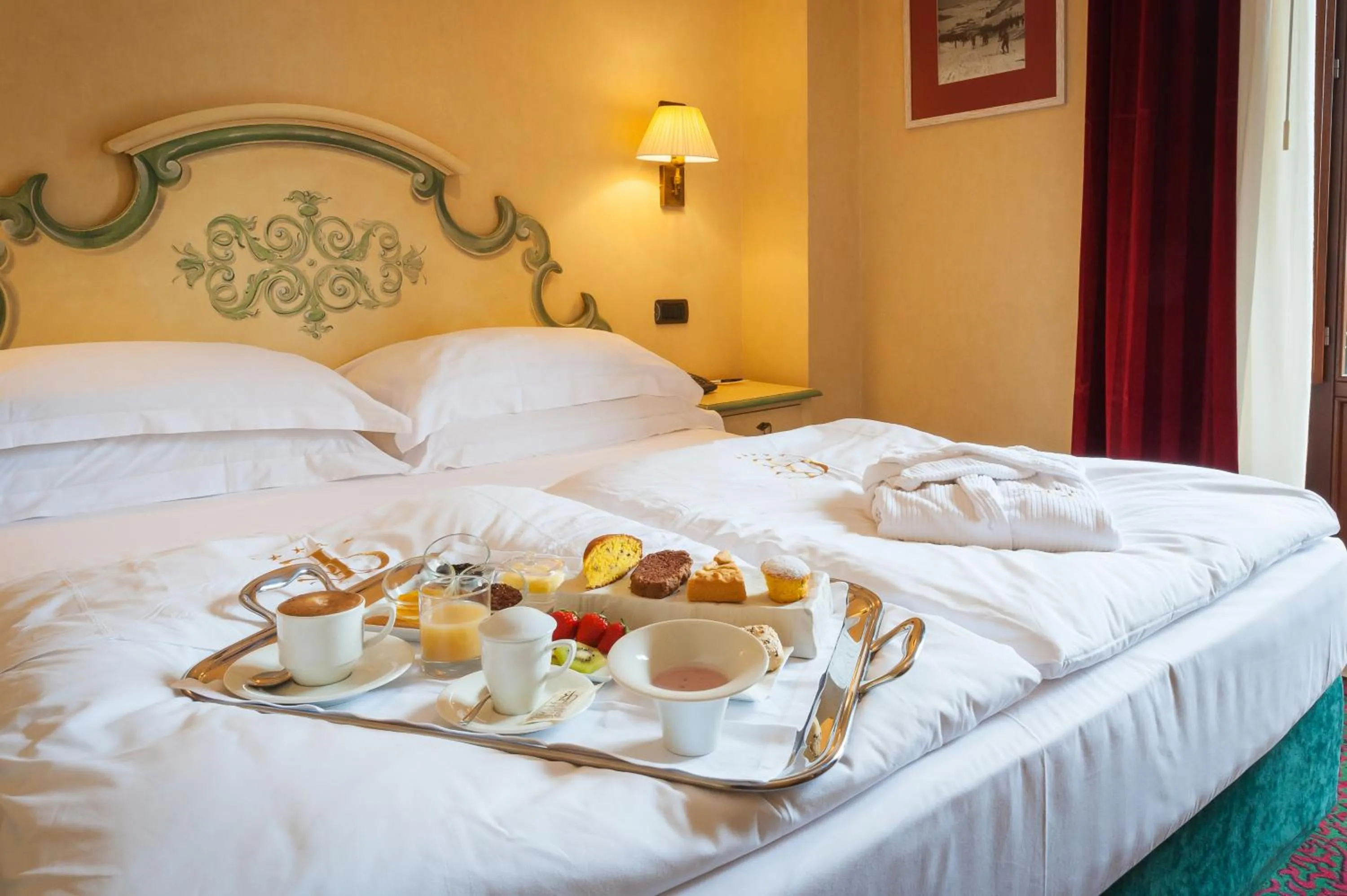 Decorative detail, Bed in Relais Ducale Spa & Pool