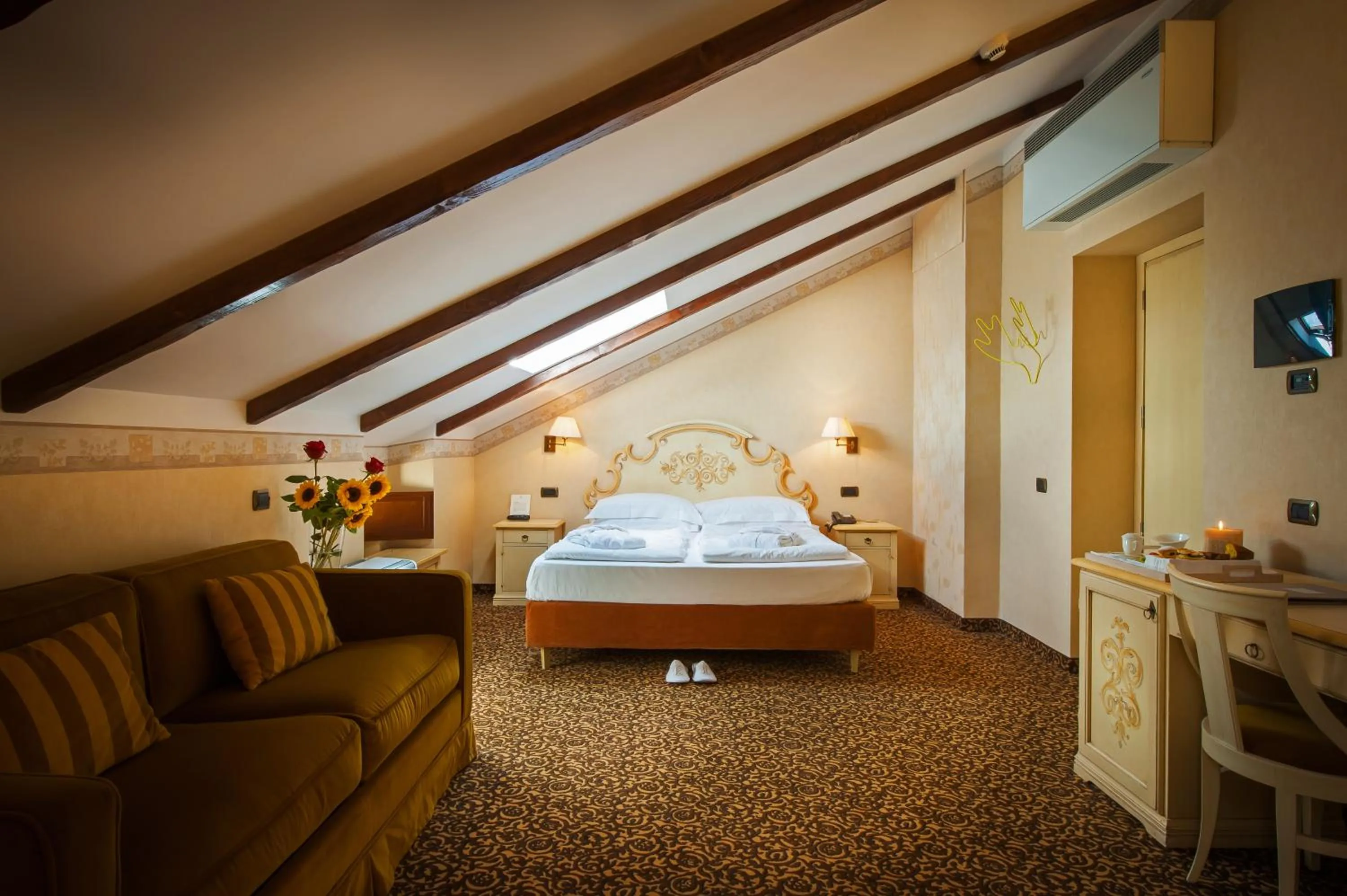 Photo of the whole room, Bed in Relais Ducale Spa & Pool