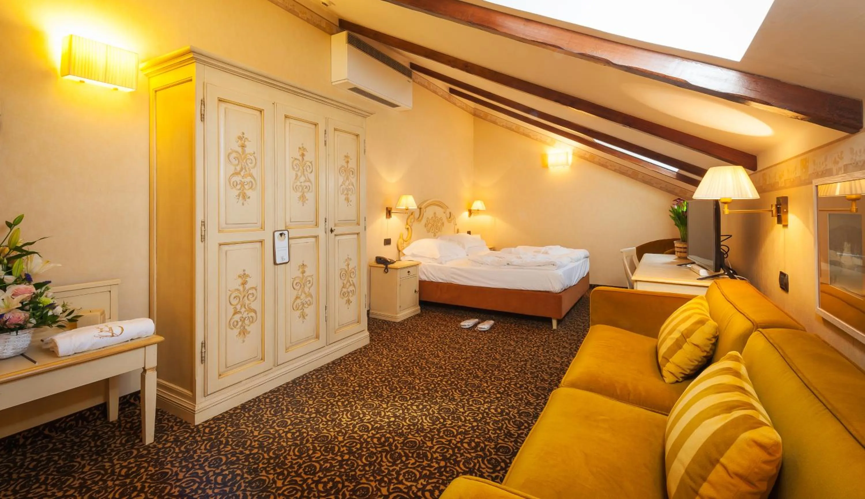 Photo of the whole room, Bed in Relais Ducale Spa & Pool