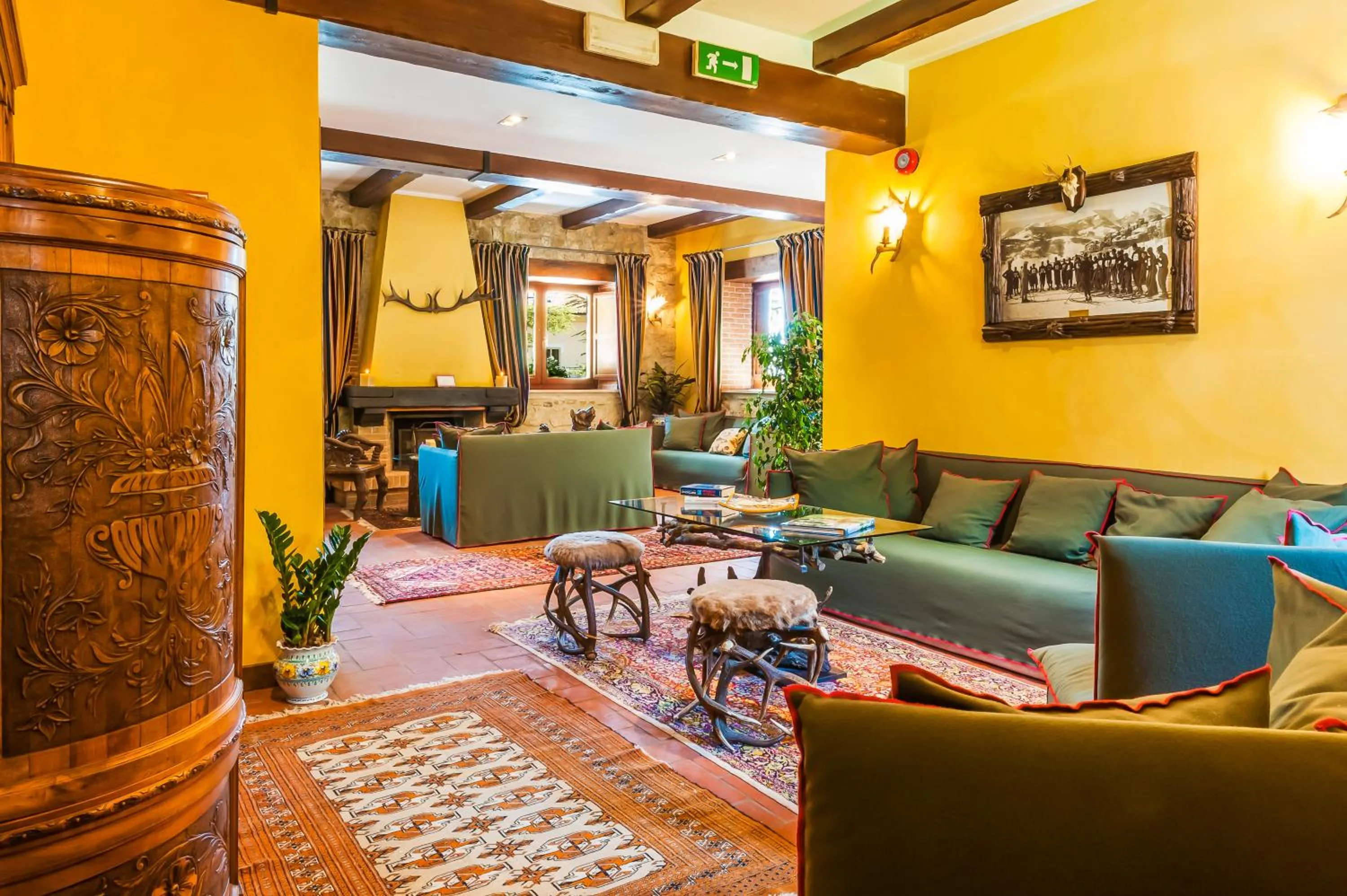 Communal lounge/ TV room in Relais Ducale Spa & Pool