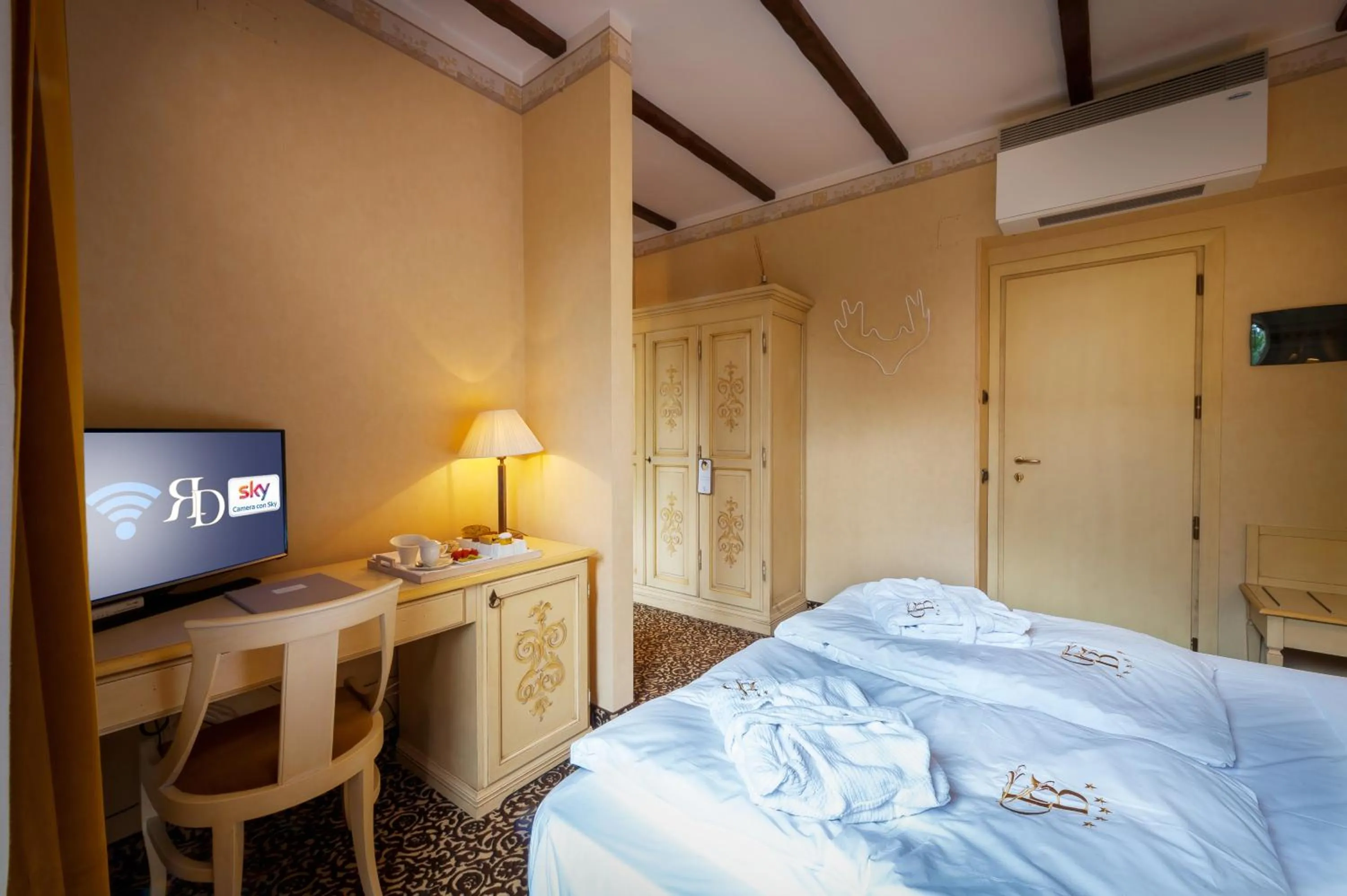 TV and multimedia, Bed in Relais Ducale Spa & Pool