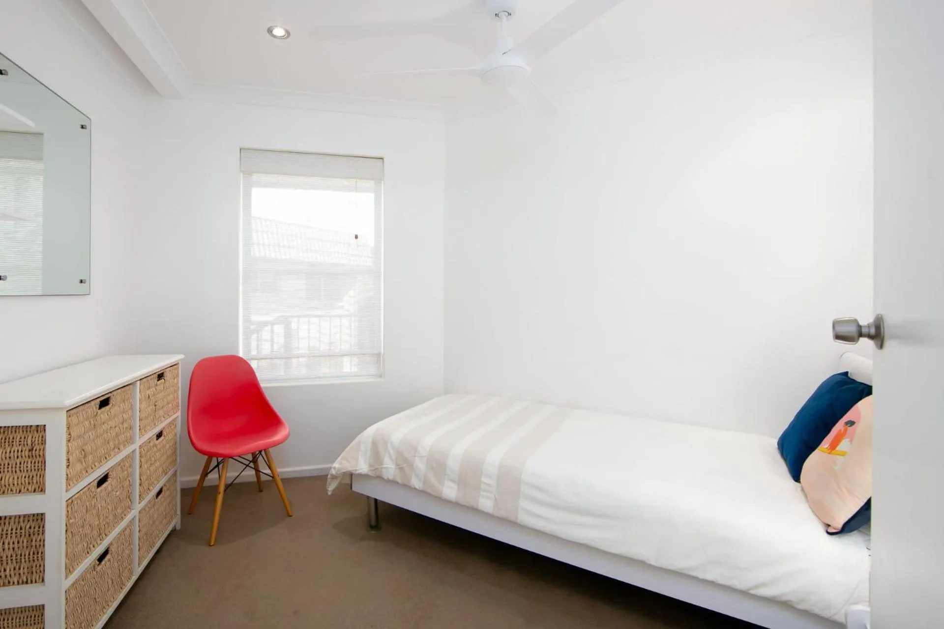 Bed in Romiaka 8