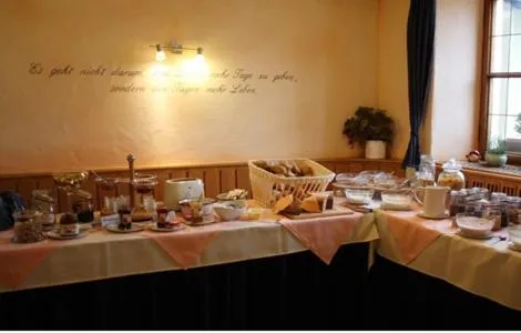 Buffet breakfast in Traditionsgasthof Grüner Baum