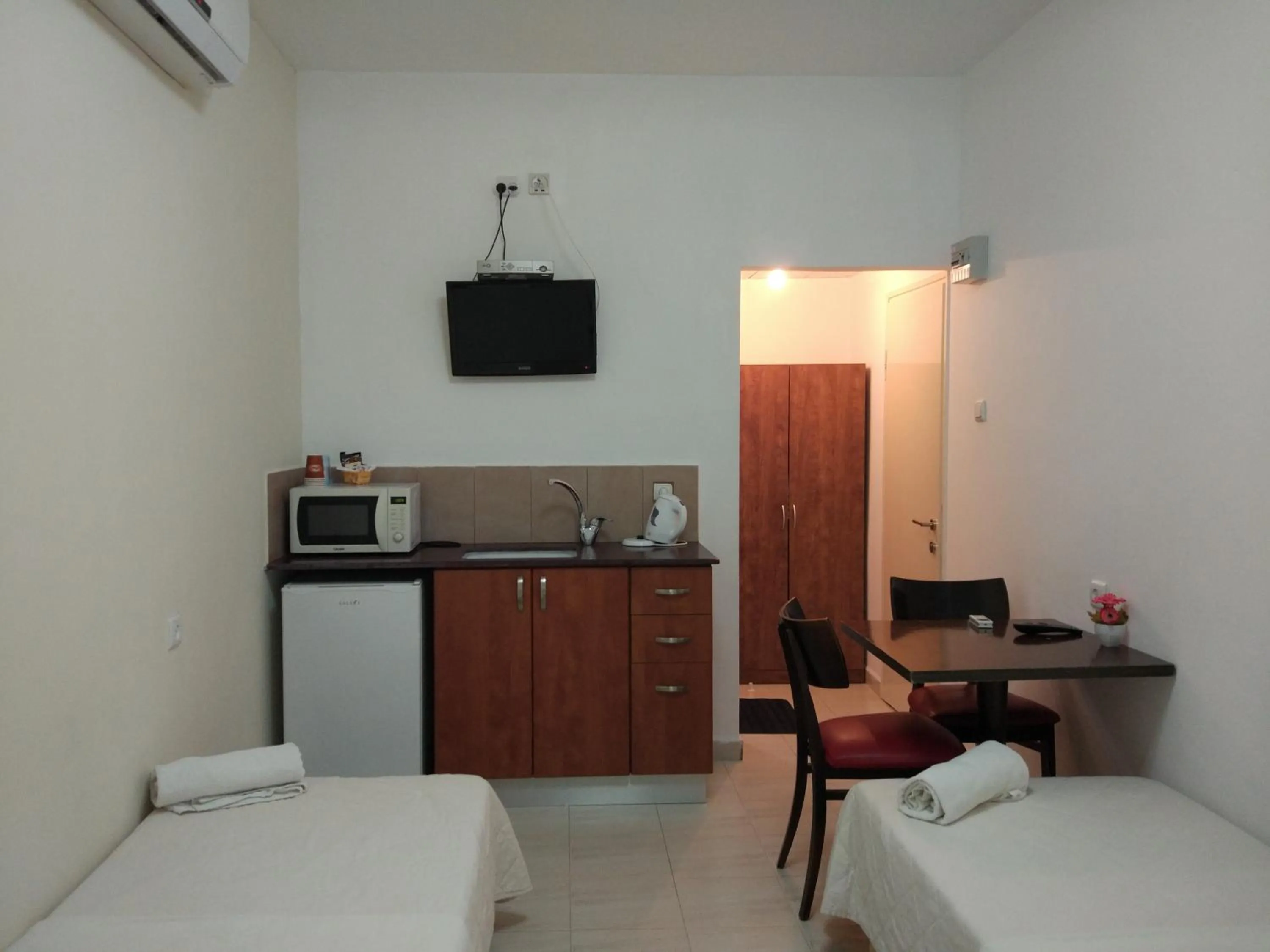 TV and multimedia, Bed in Ga'aton Motel