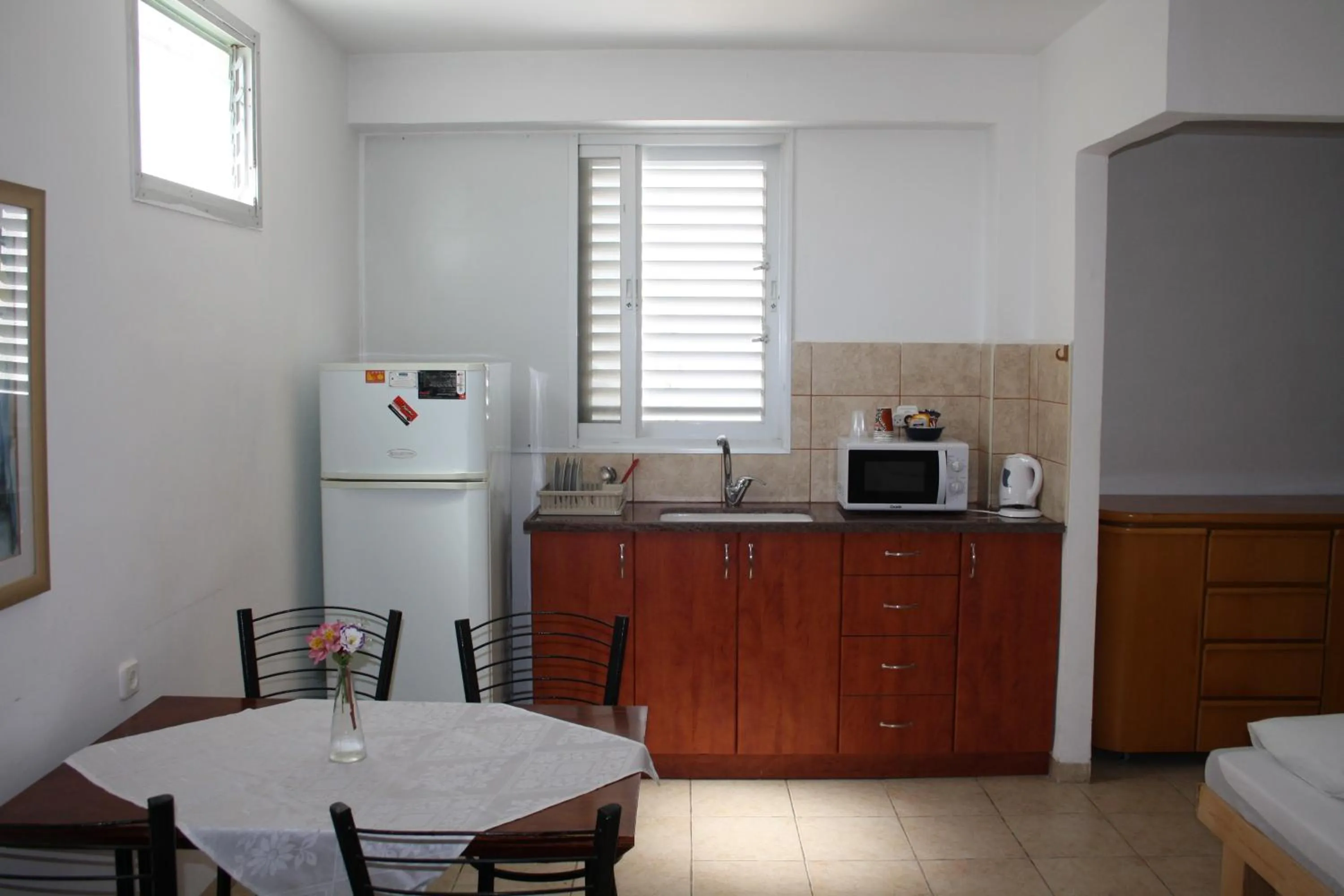 Coffee/tea facilities in Ga'aton Motel