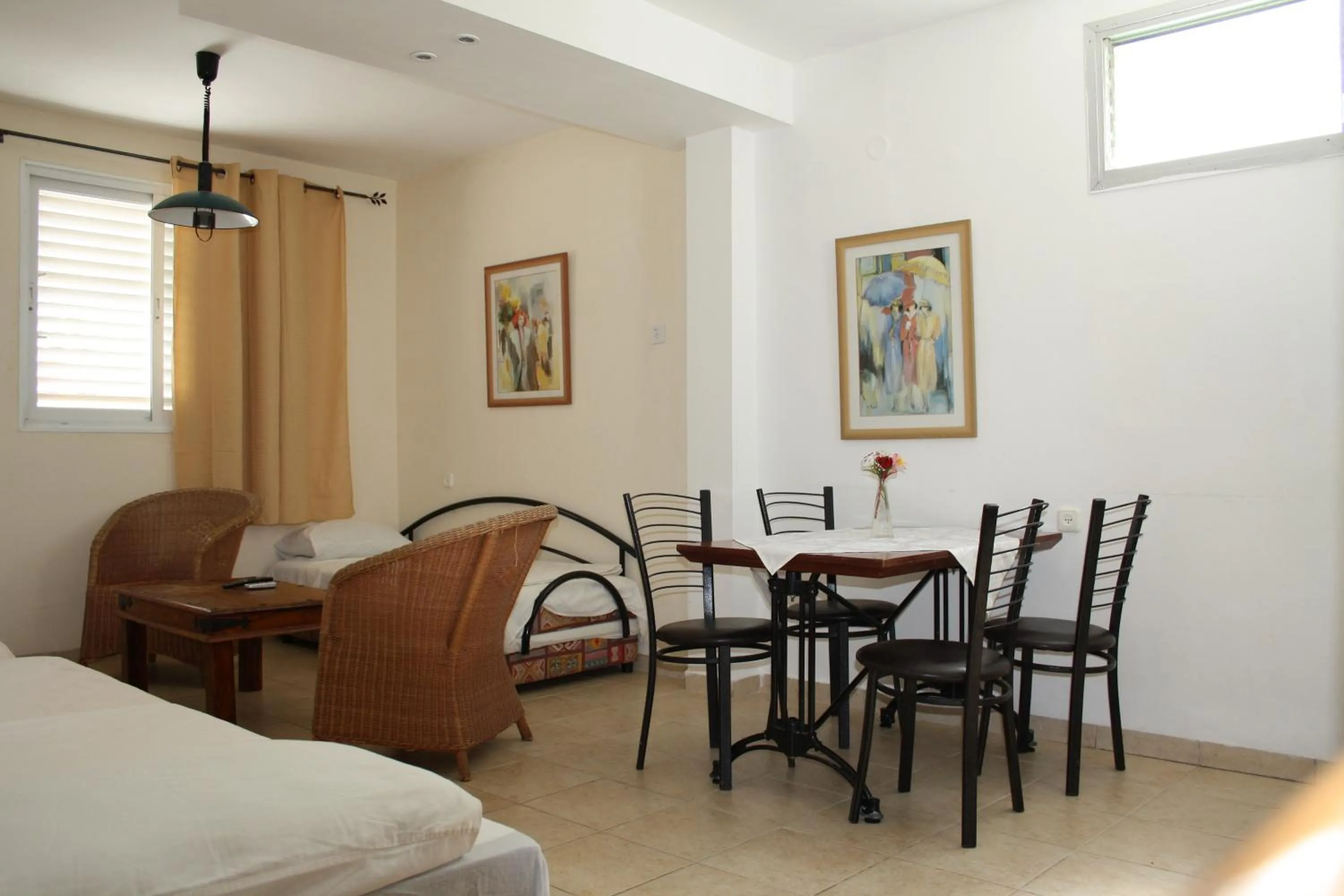 Seating area, Bed in Ga'aton Motel
