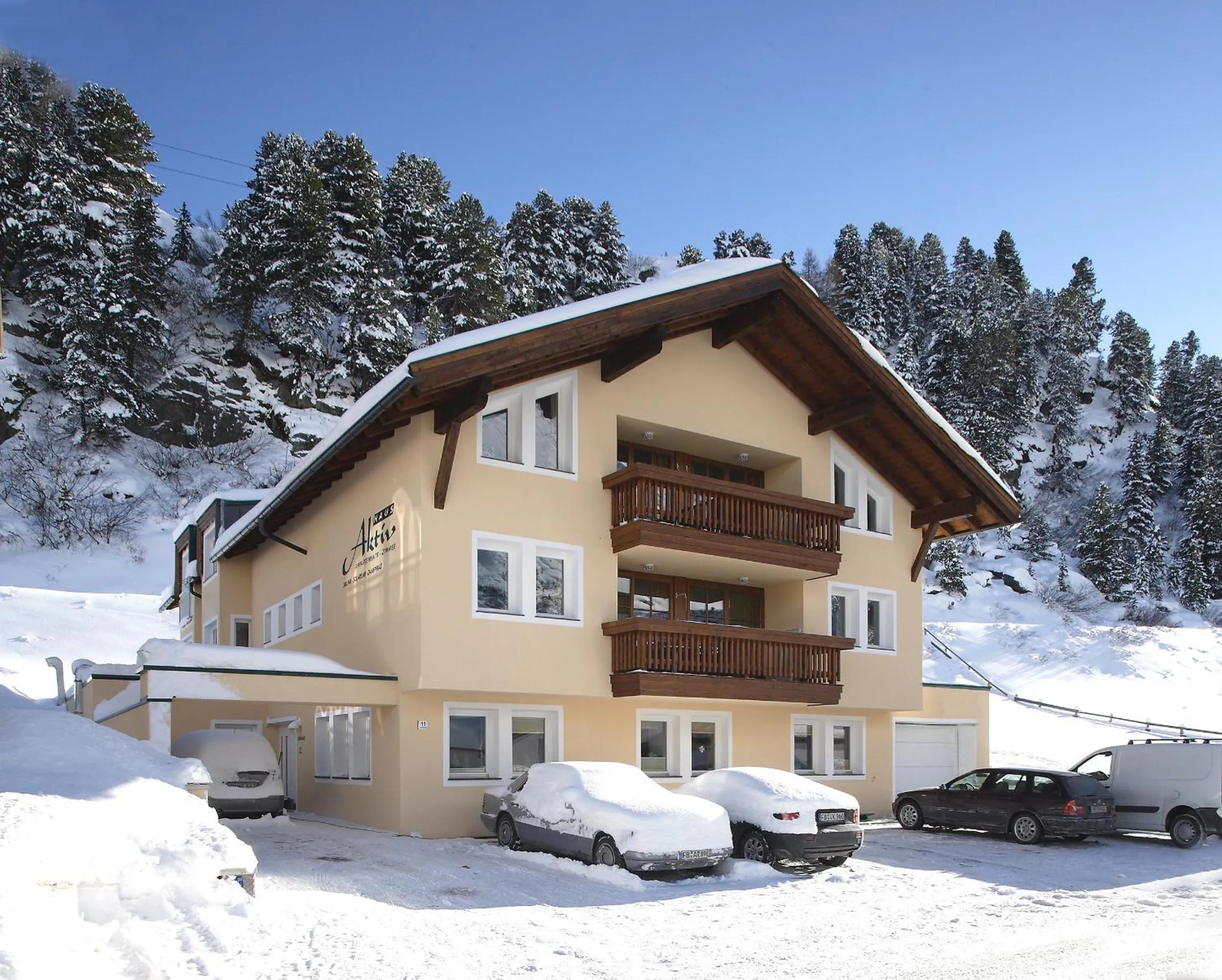 Property building in Haus Aktiv