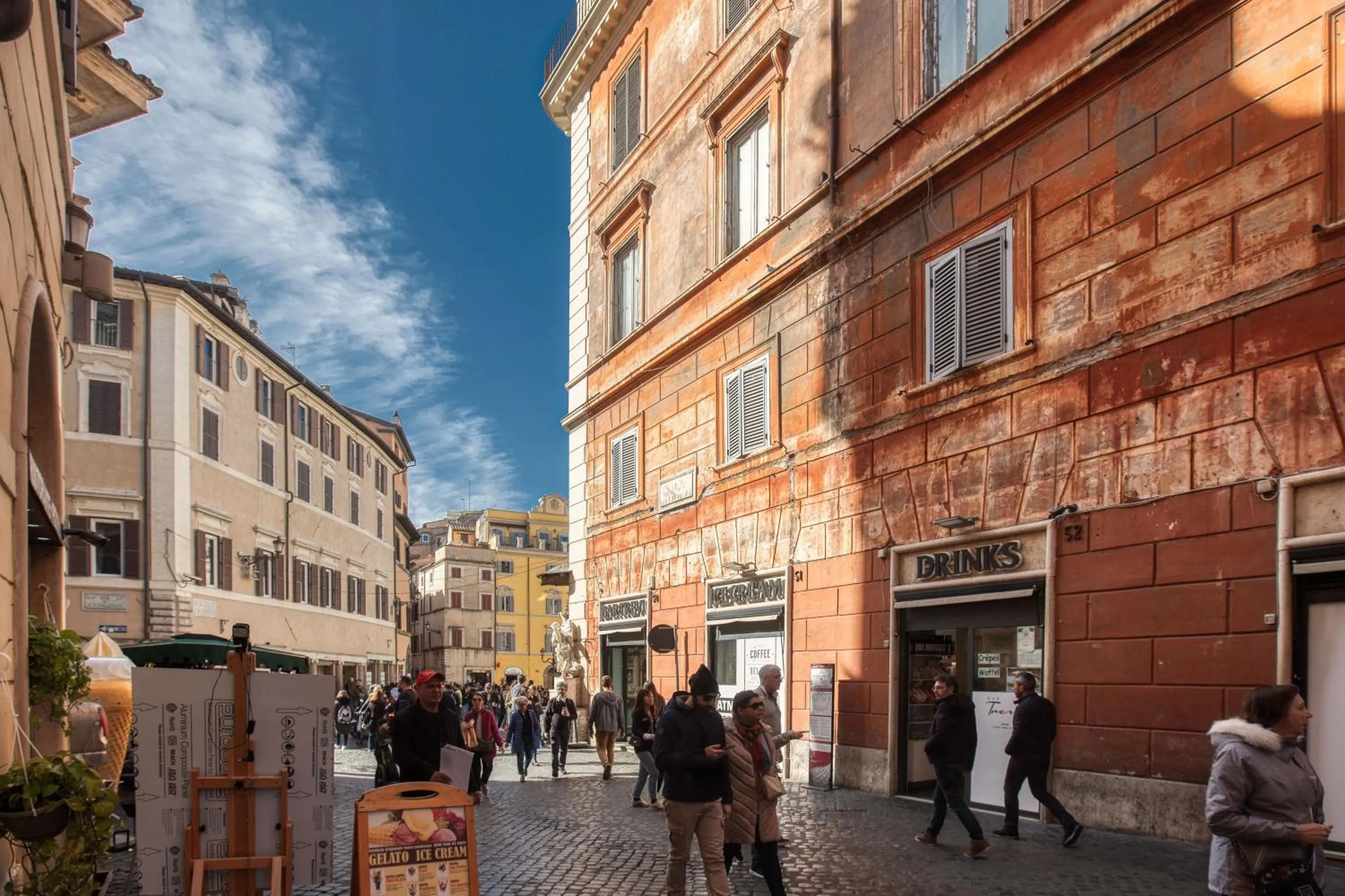 Property building in BQ House Trevi Luxury Rooms