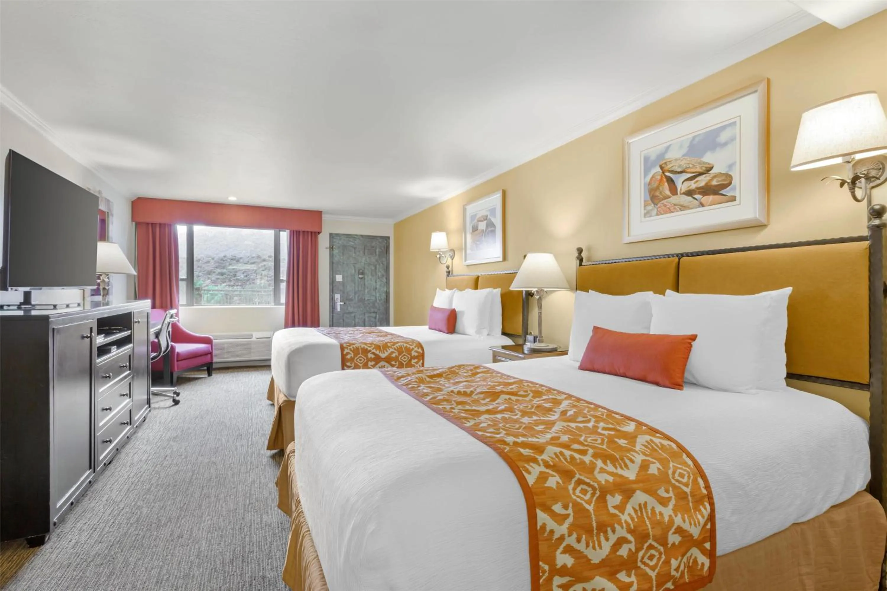 Bedroom, Bed in Best Western Plus Arroyo Roble Hotel & Creekside Villas