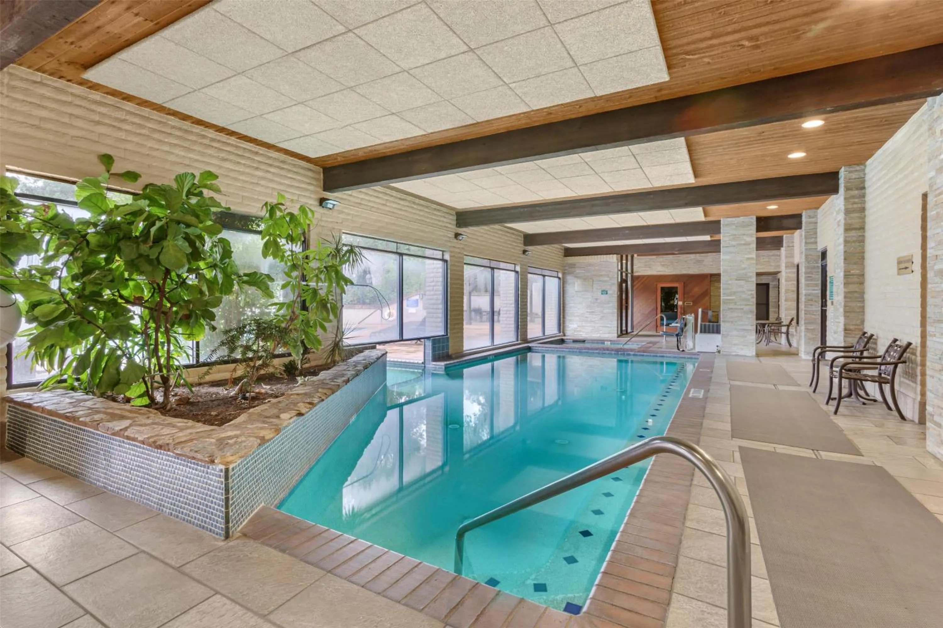 Pool view in Best Western Plus Arroyo Roble Hotel & Creekside Villas