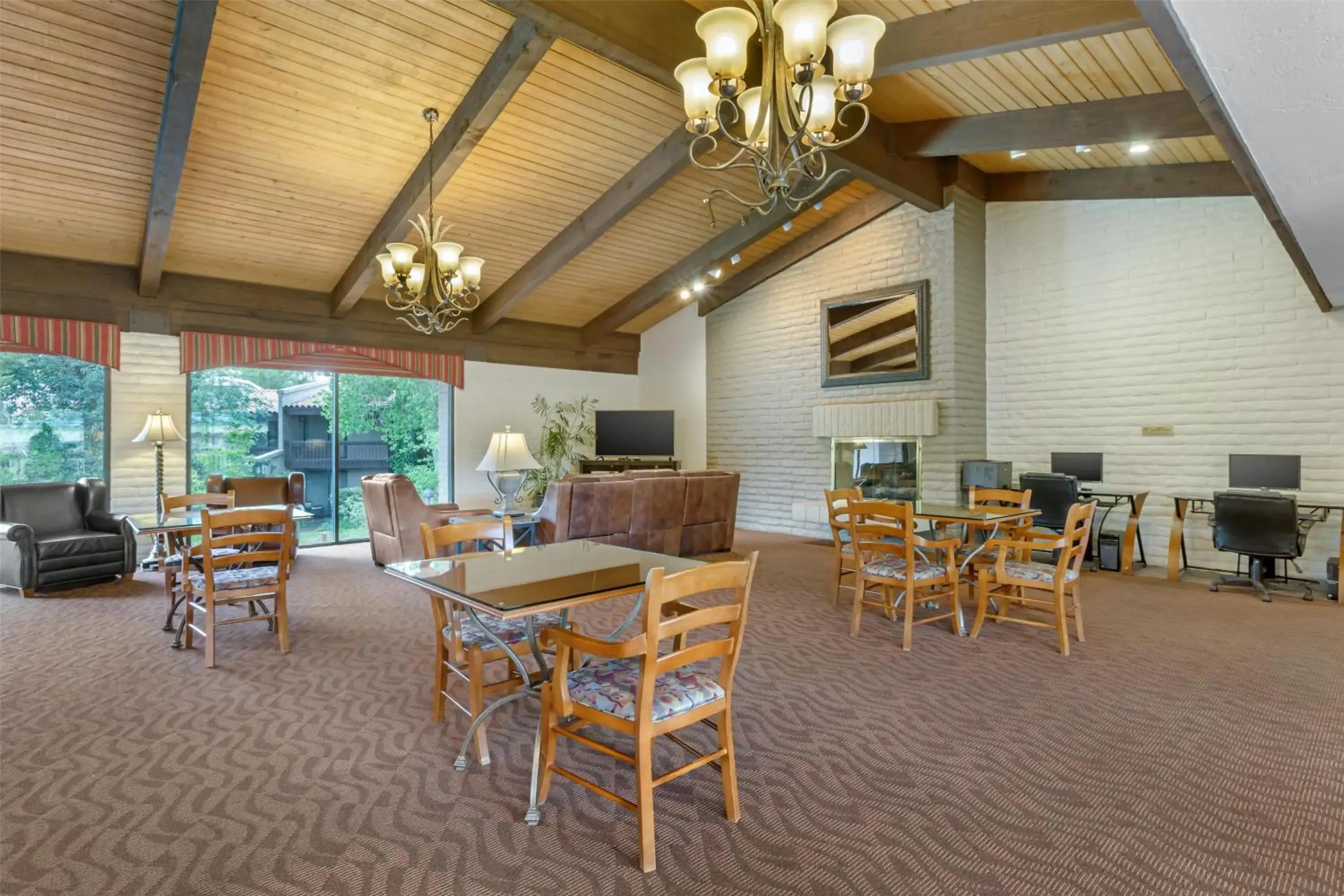 Property building in Best Western Plus Arroyo Roble Hotel & Creekside Villas Property building in Best Western Plus Arroyo Roble Hotel & Creekside Villas