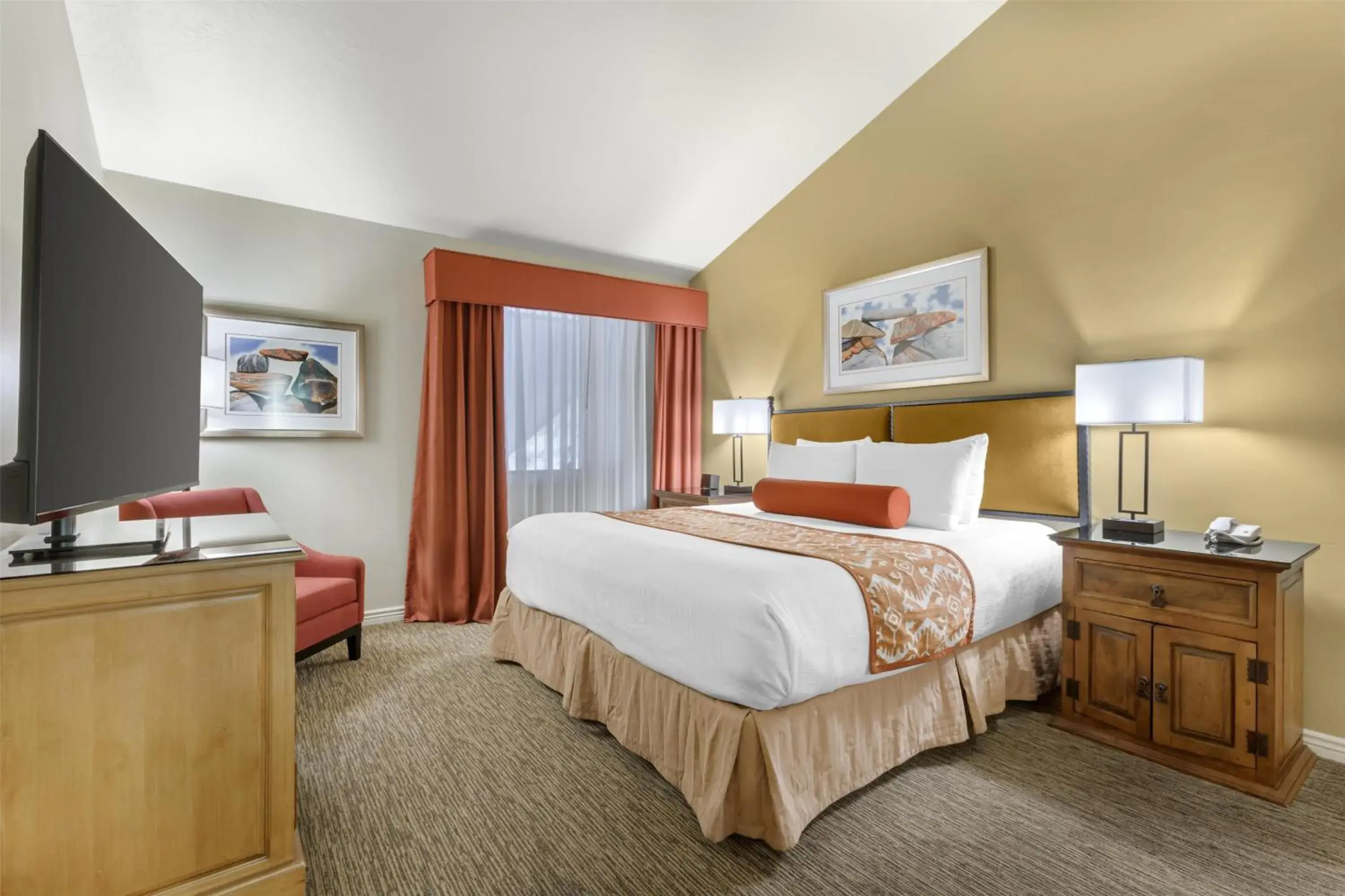 King Suite with Sofa Bed - Non Smoking in Best Western Plus Arroyo Roble Hotel & Creekside Villas King Suite with Sofa Bed - Non Smoking in Best Western Plus Arroyo Roble Hotel & Creekside Villas