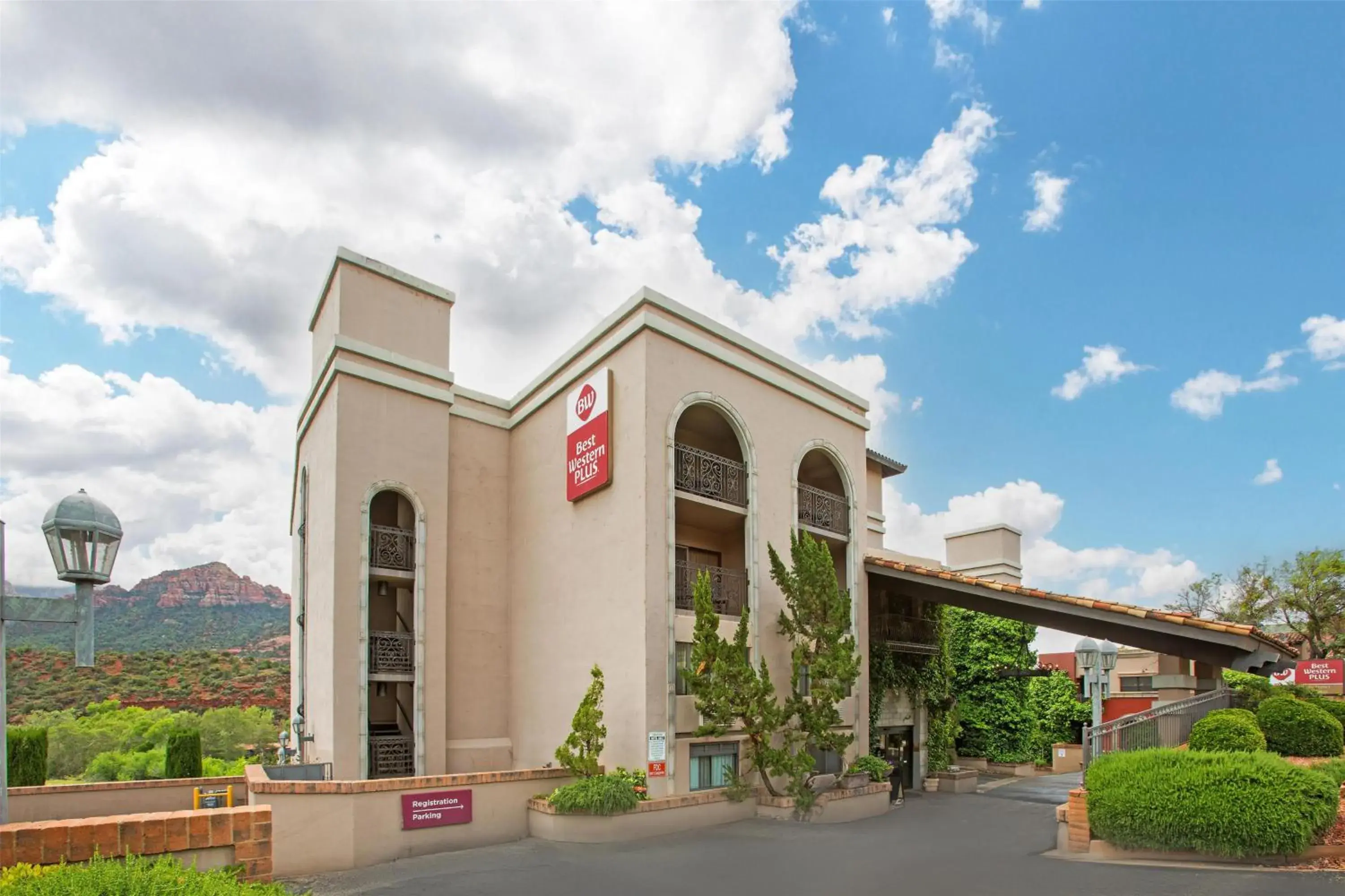 Property building in Best Western Plus Arroyo Roble Hotel & Creekside Villas Property building in Best Western Plus Arroyo Roble Hotel & Creekside Villas