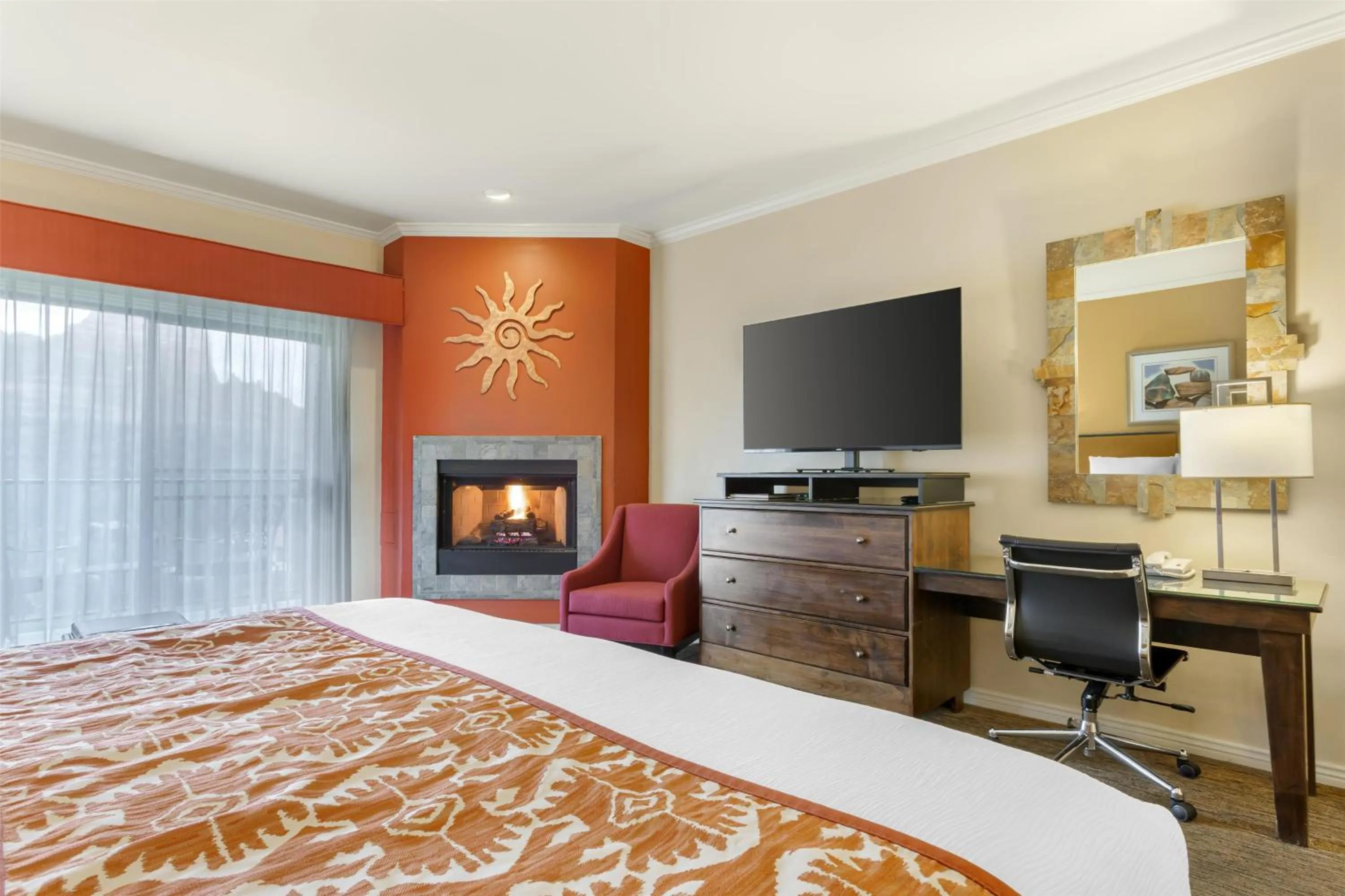 Bedroom, Bed in Best Western Plus Arroyo Roble Hotel & Creekside Villas