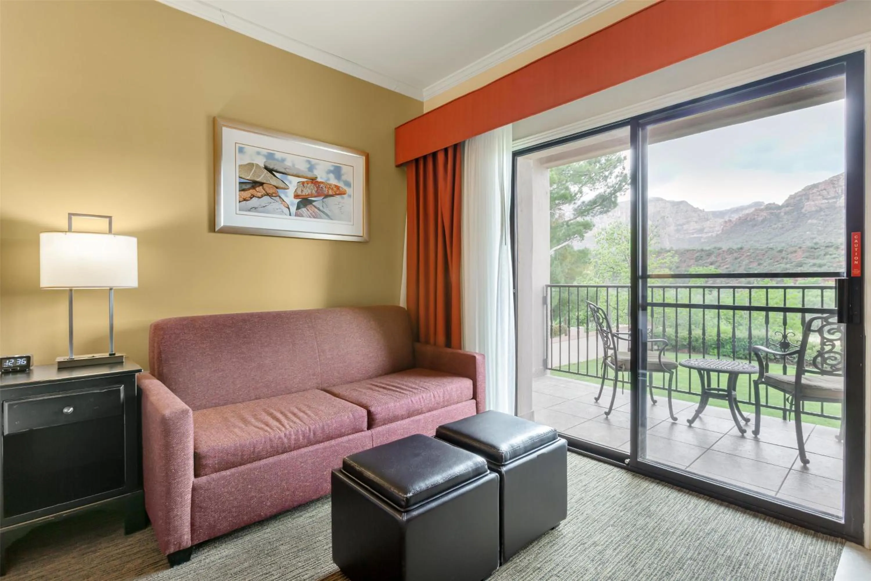 Bedroom in Best Western Plus Arroyo Roble Hotel & Creekside Villas