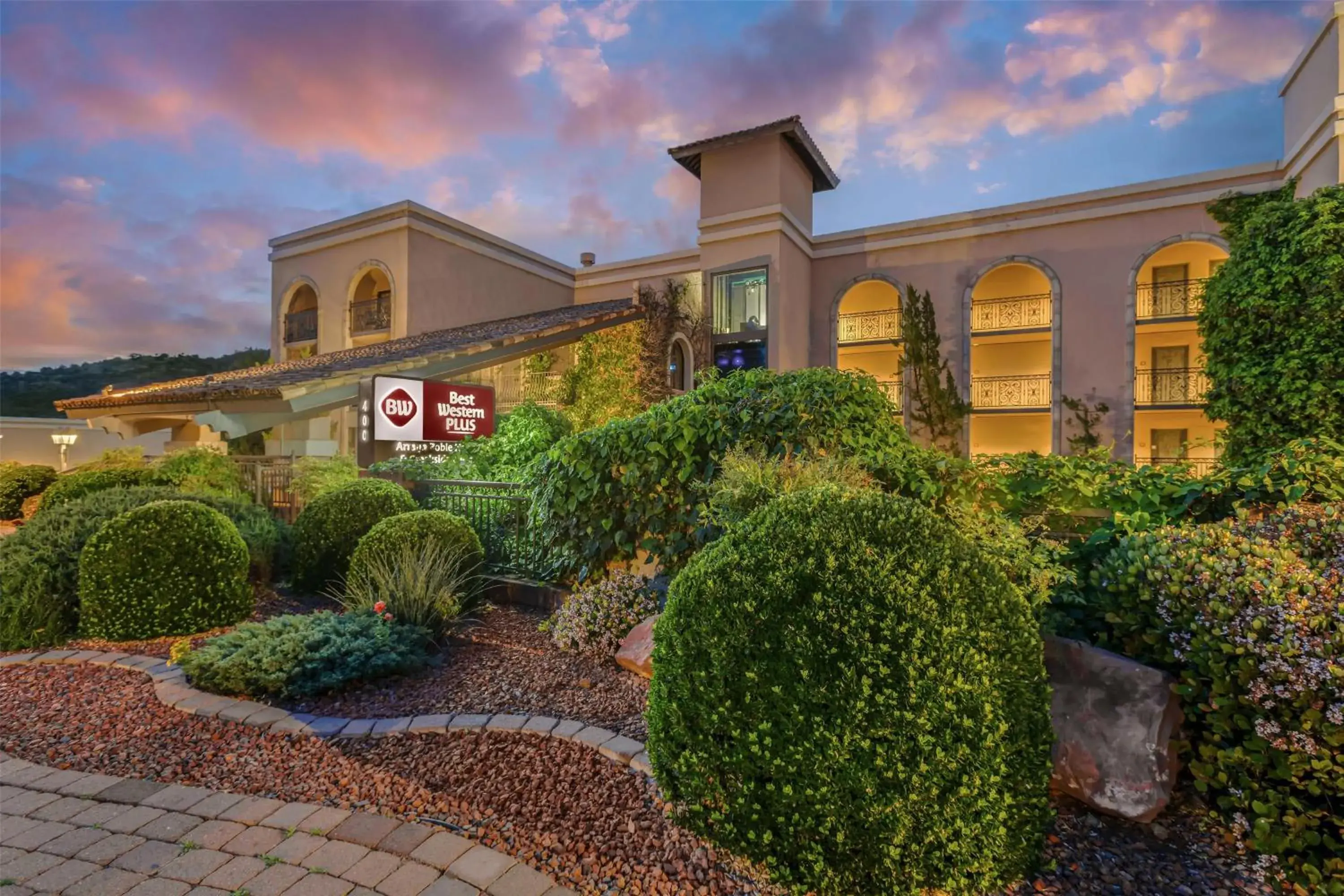 Property building in Best Western Plus Arroyo Roble Hotel & Creekside Villas Property building in Best Western Plus Arroyo Roble Hotel & Creekside Villas