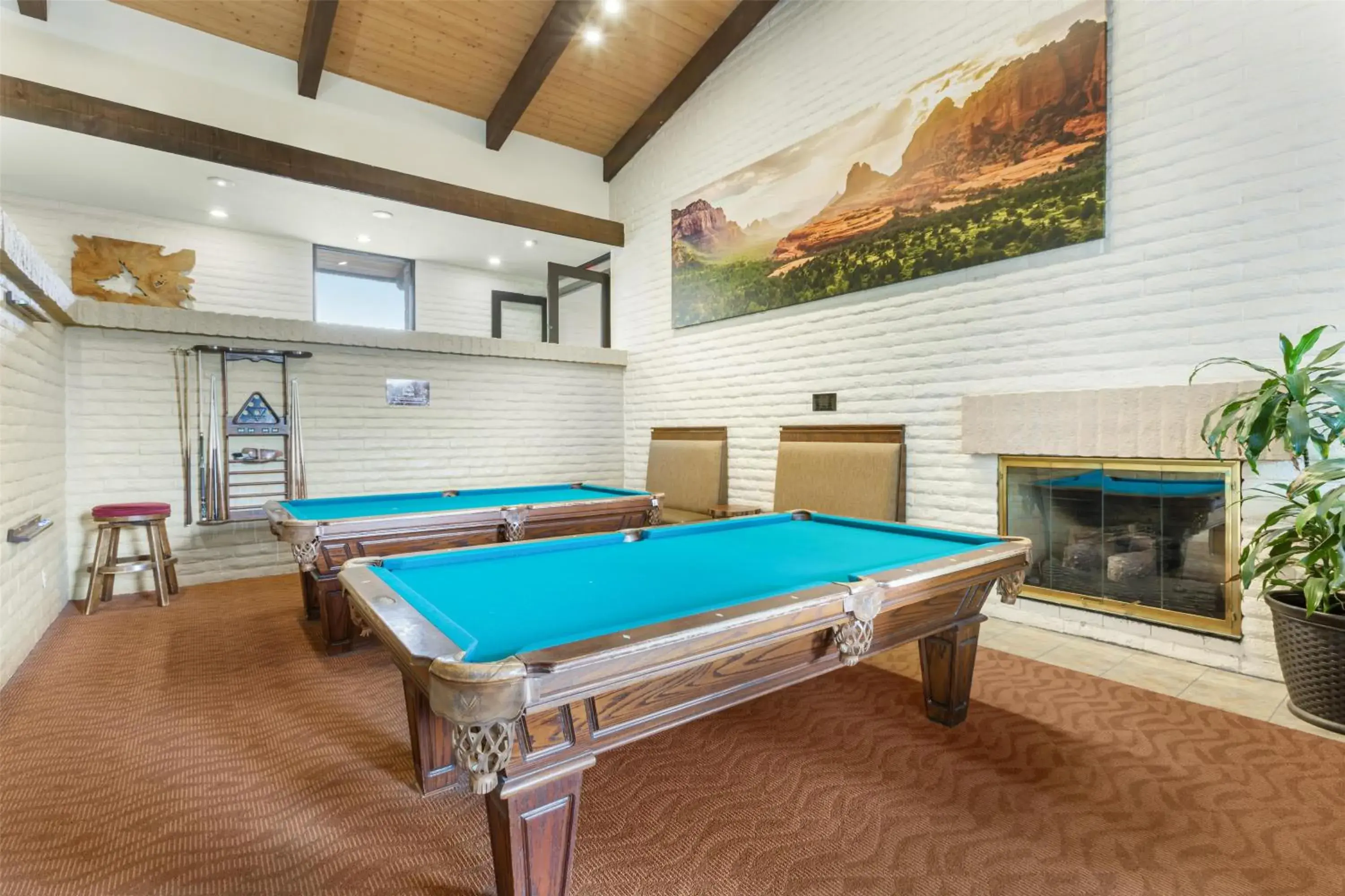 Property building in Best Western Plus Arroyo Roble Hotel & Creekside Villas Property building in Best Western Plus Arroyo Roble Hotel & Creekside Villas