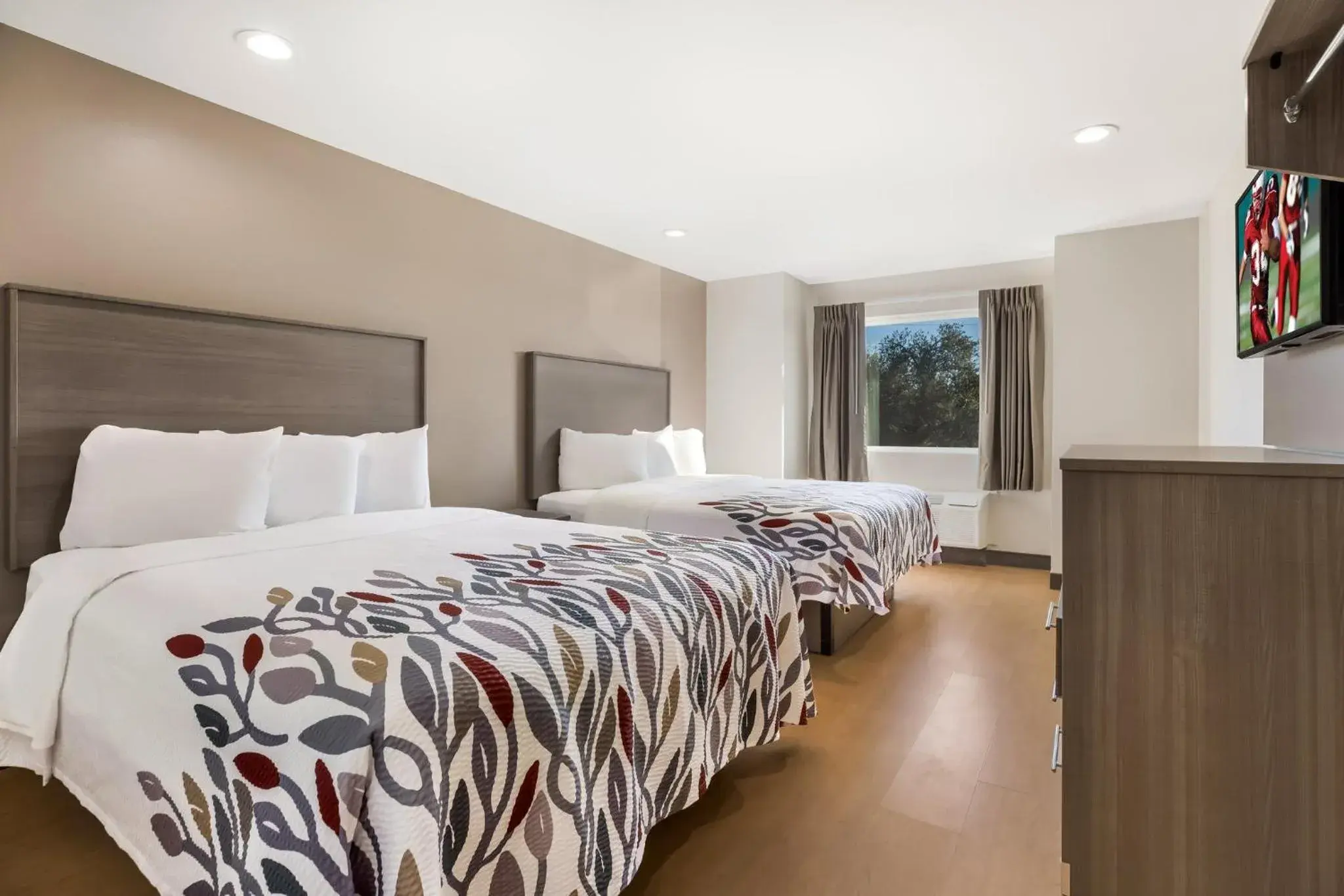 Photo of the whole room, Bed in Red Roof Inn Sulphur Photo of the whole room, Bed in Red Roof Inn Sulphur