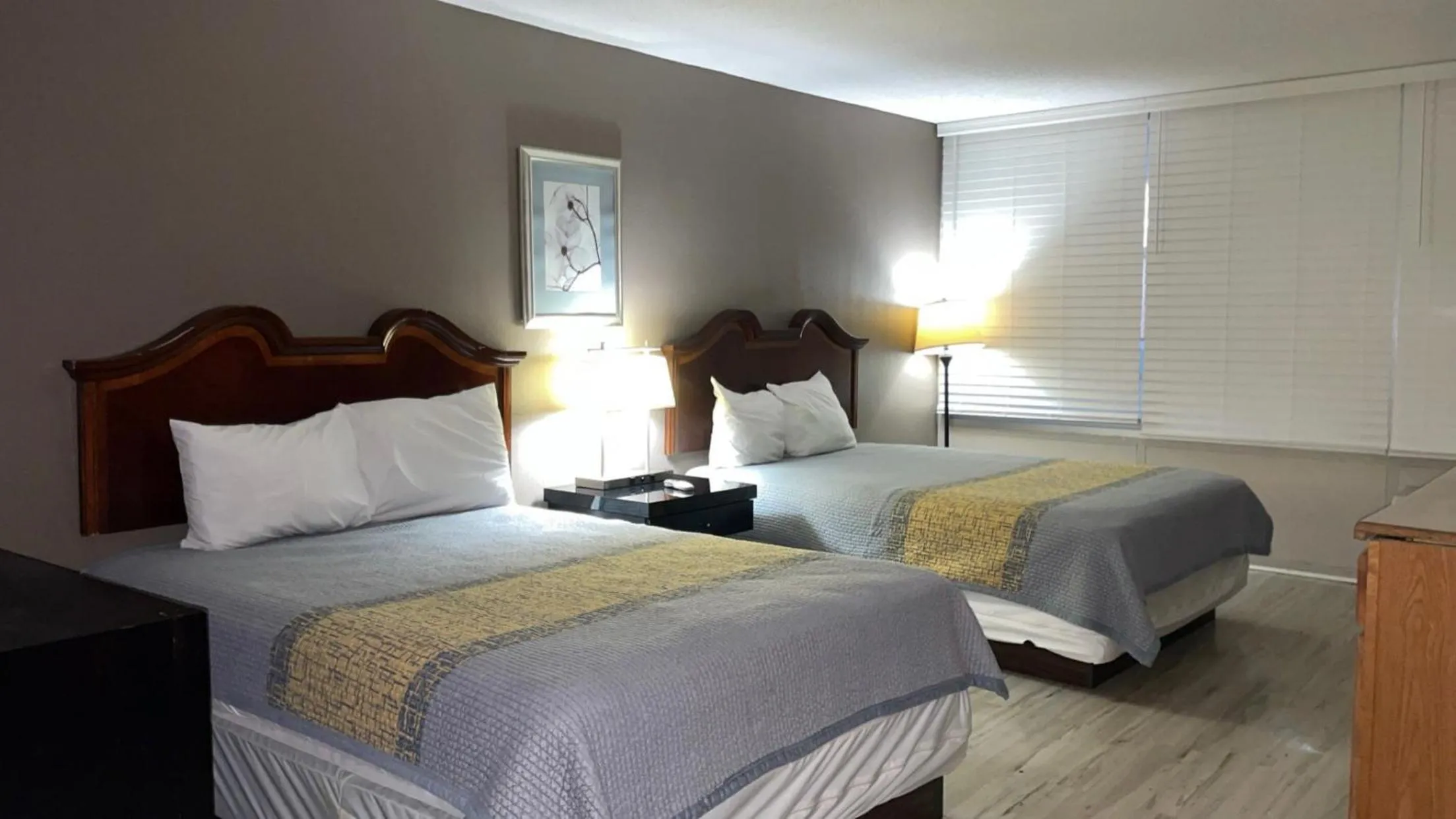 Bed in APM Inn & Suites