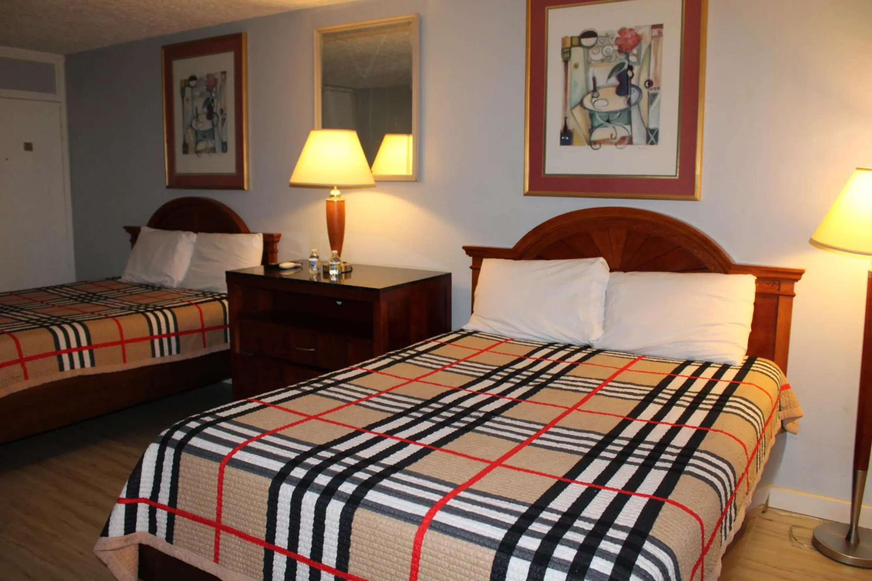 Bed in APM Inn & Suites Bed in APM Inn & Suites