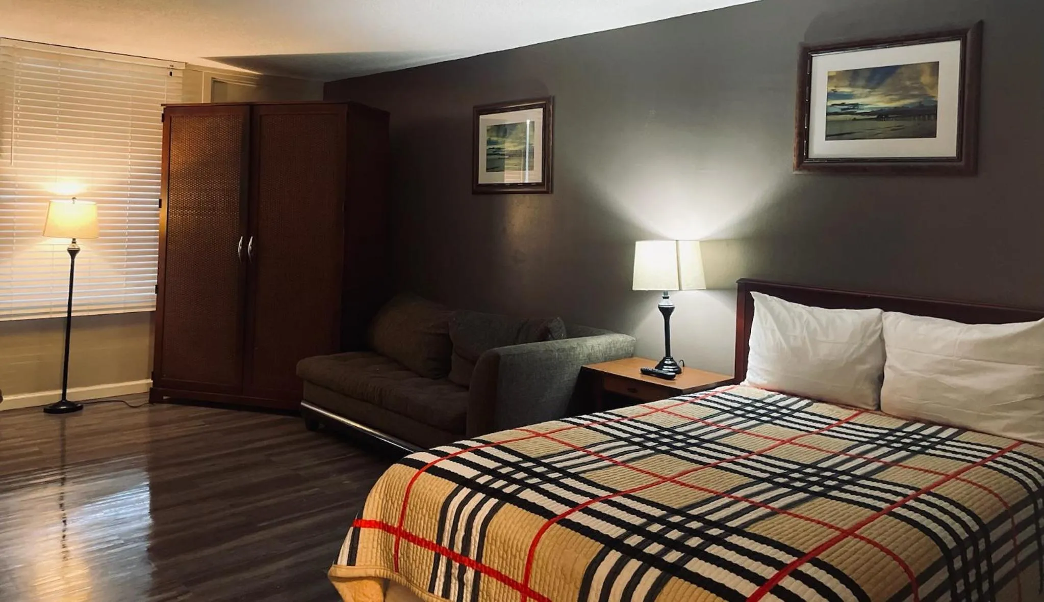 Bed in APM Inn & Suites