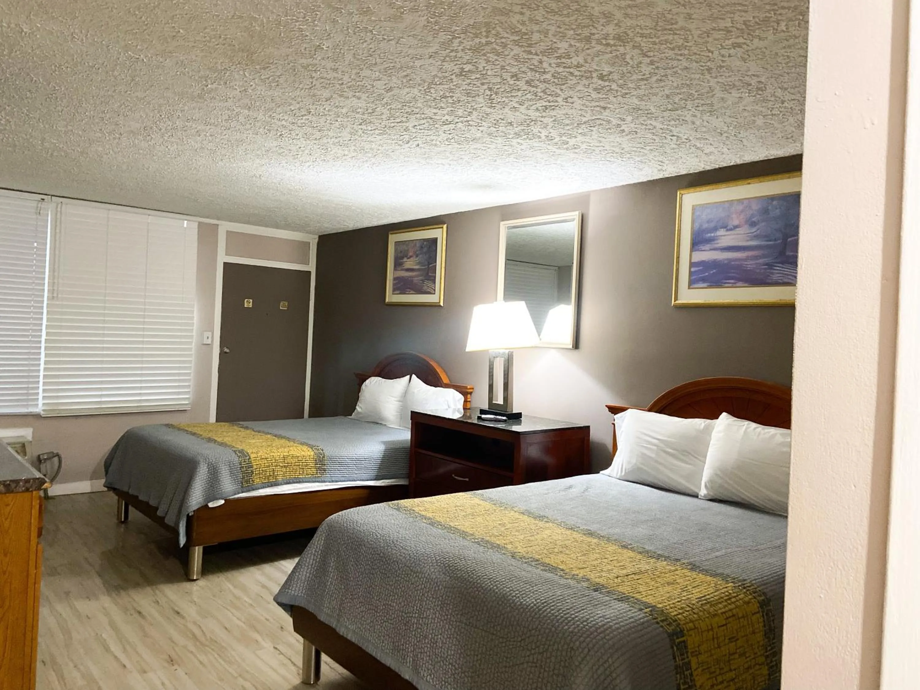 Bed in APM Inn & Suites