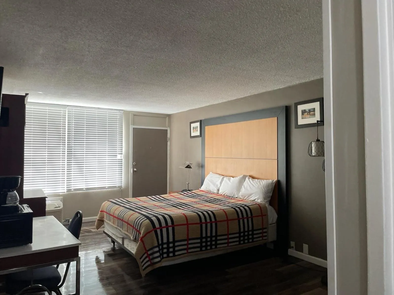 Bed in APM Inn & Suites