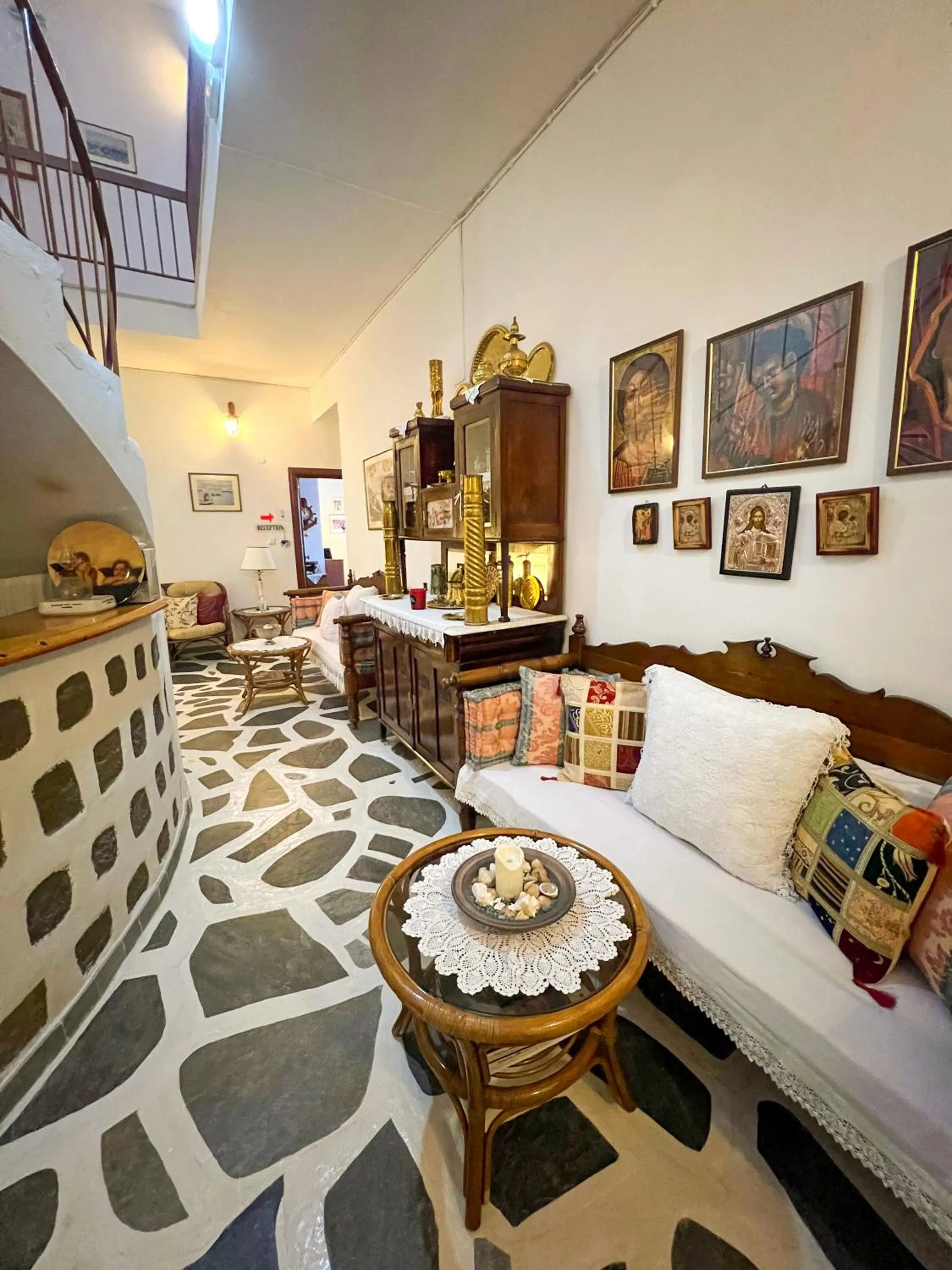 Living room in Grikos Hotel