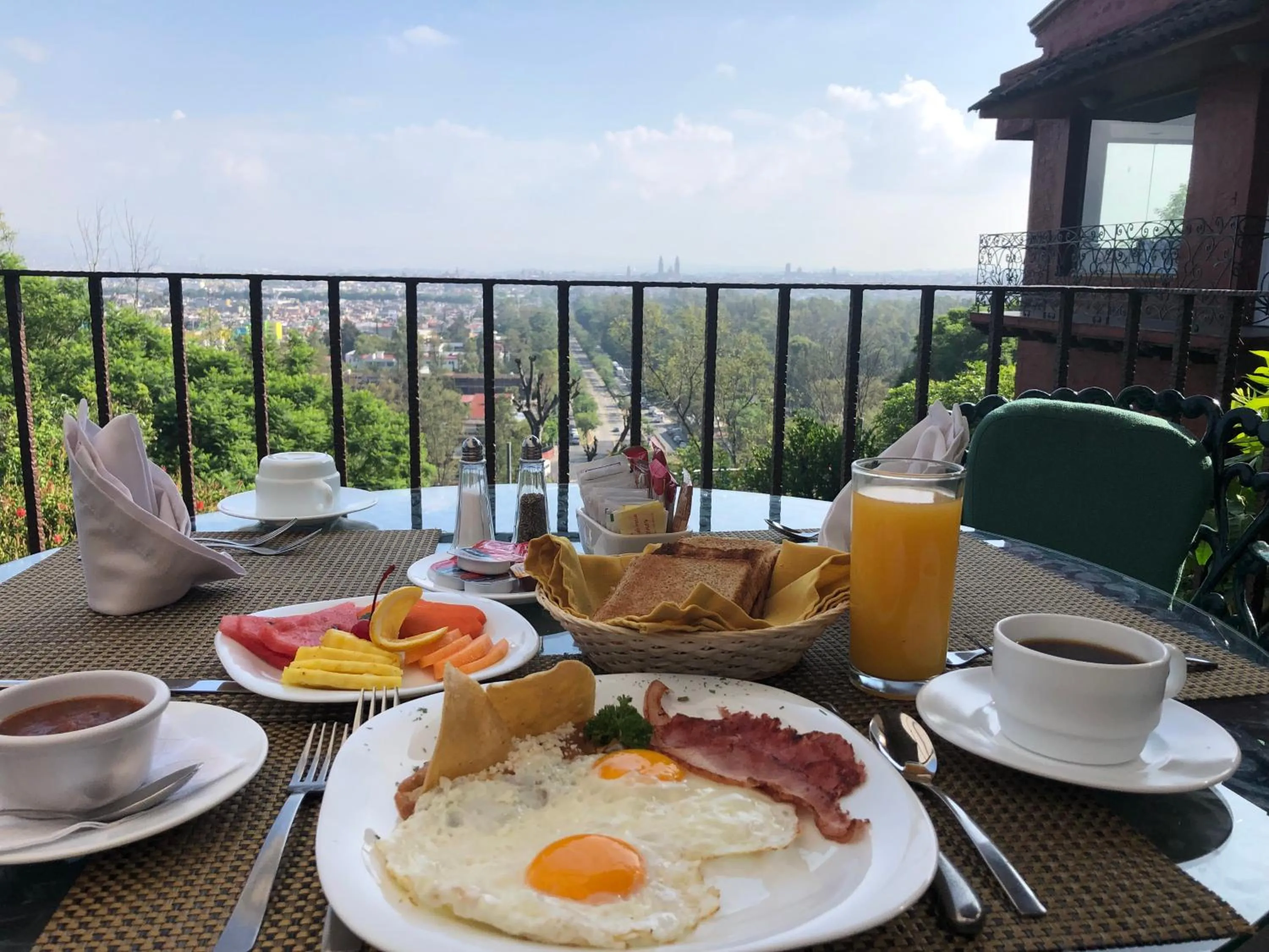 Restaurant/places to eat in Villa San Jose Hotel & Suites