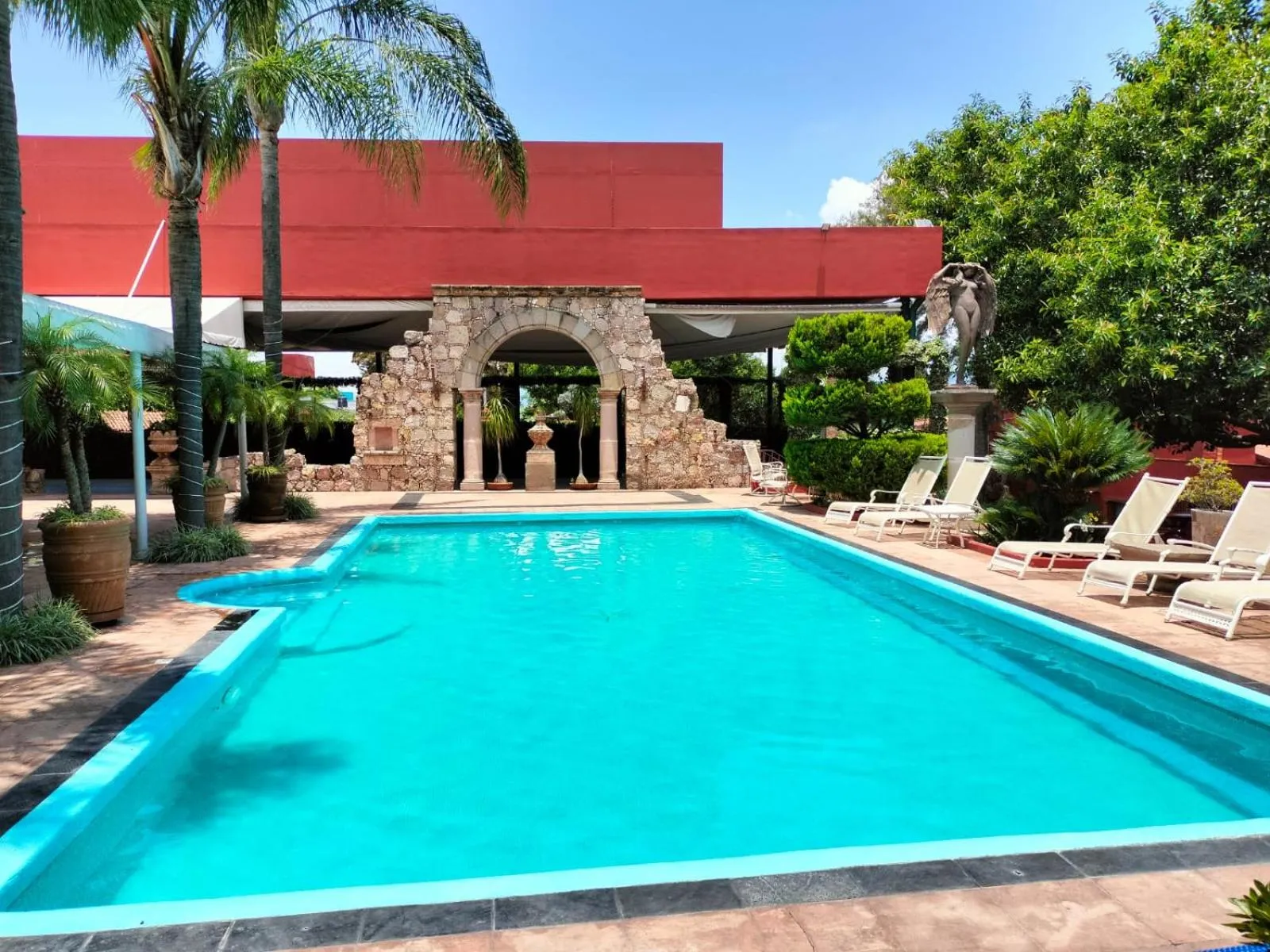 Swimming pool in Villa San Jose Hotel & Suites