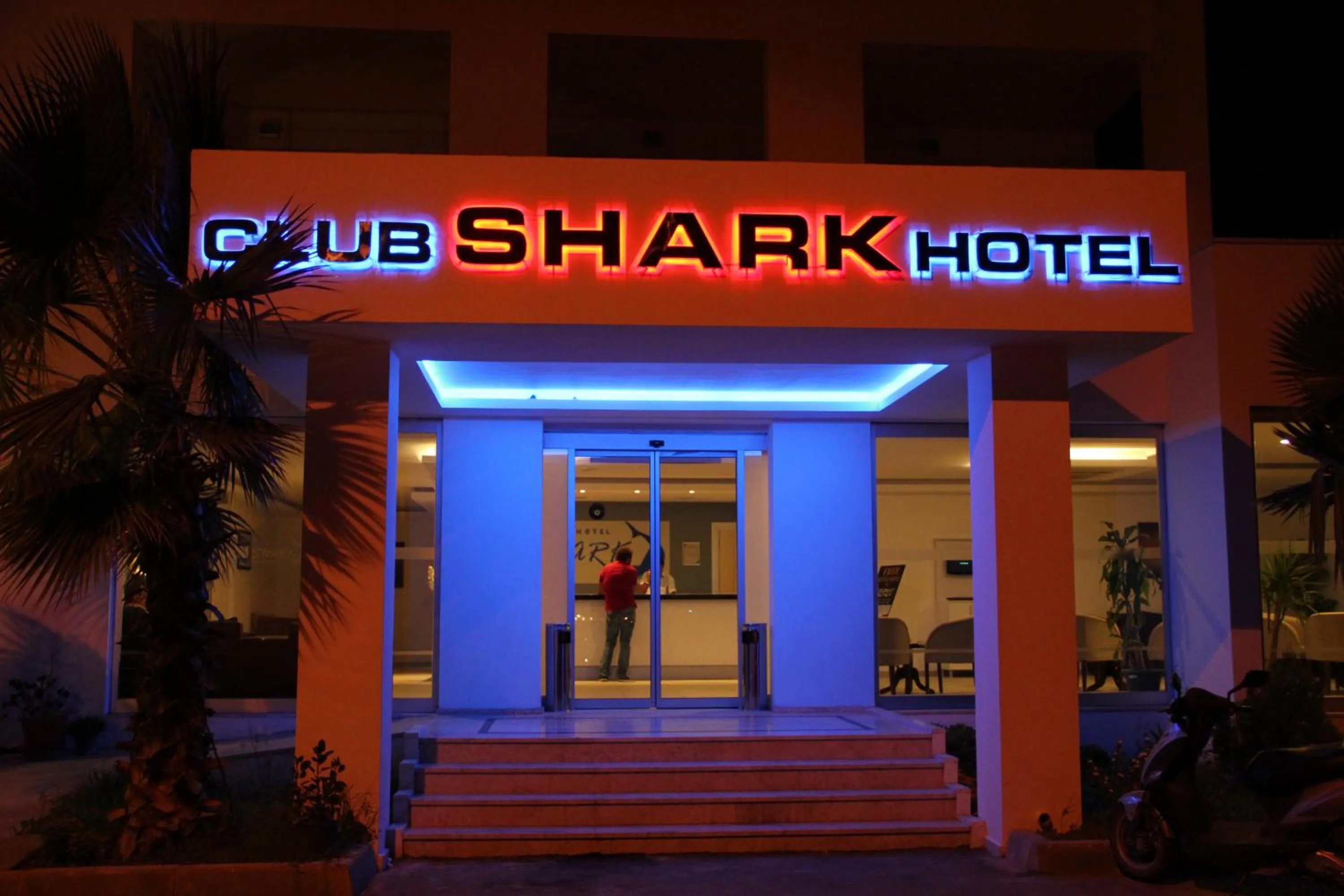 Facade/entrance in Club Shark Hotel