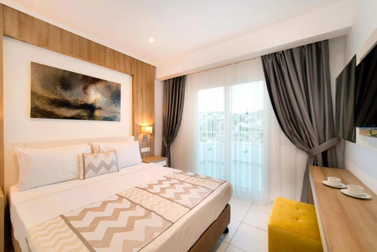 Bedroom, Bed in Club Shark Hotel