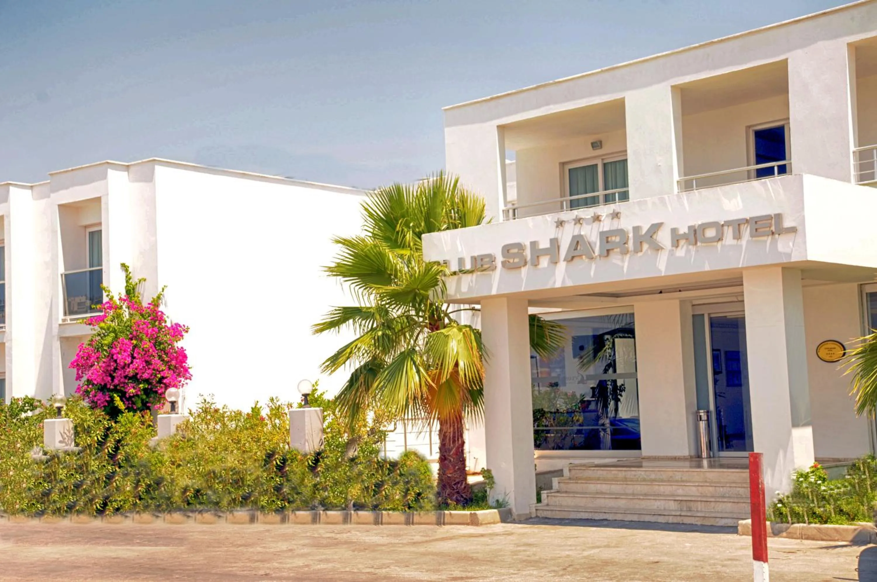 Facade/entrance in Club Shark Hotel