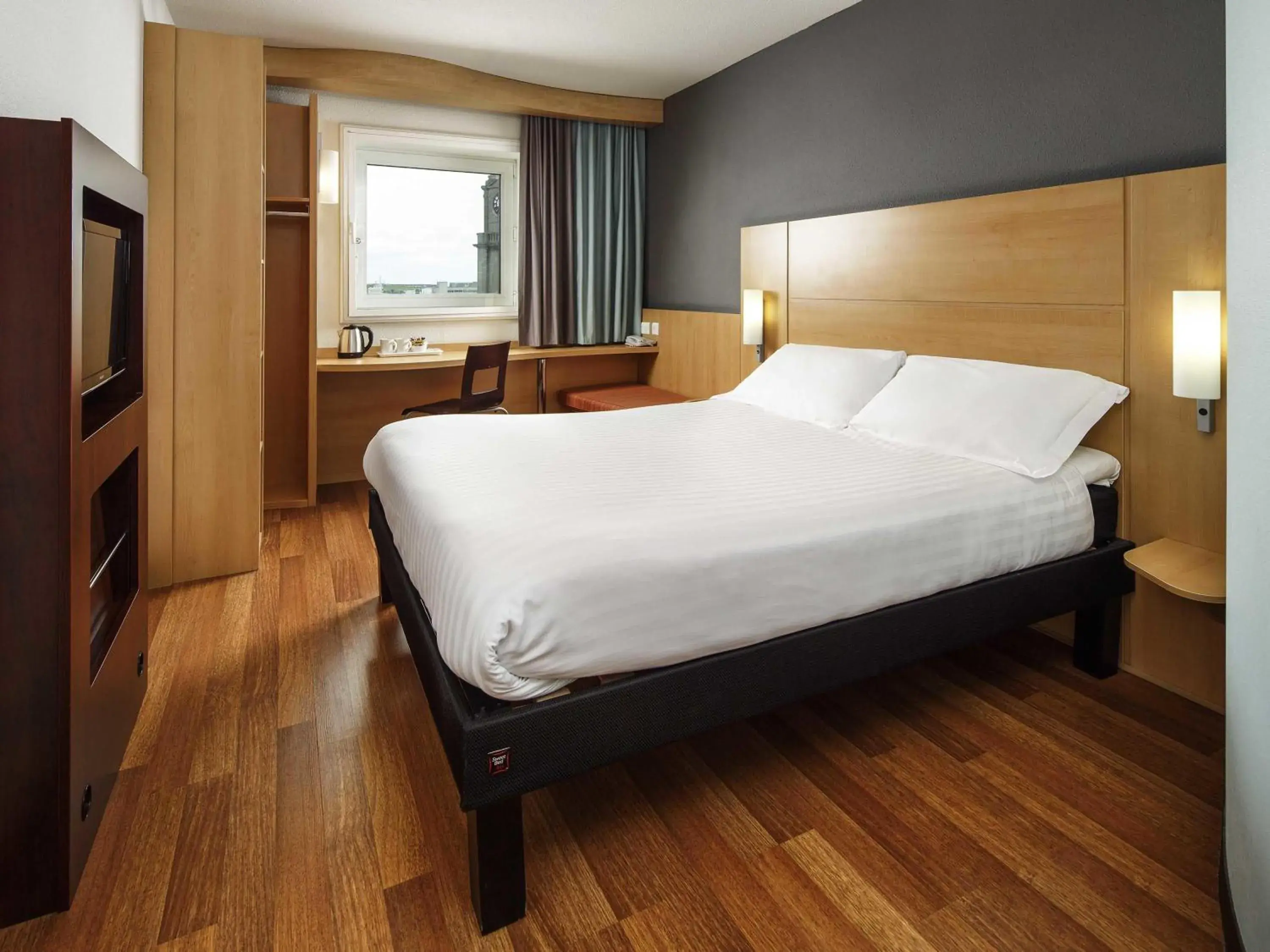 Bedroom, Bed in ibis Aberdeen Centre – Quayside Bedroom, Bed in ibis Aberdeen Centre – Quayside