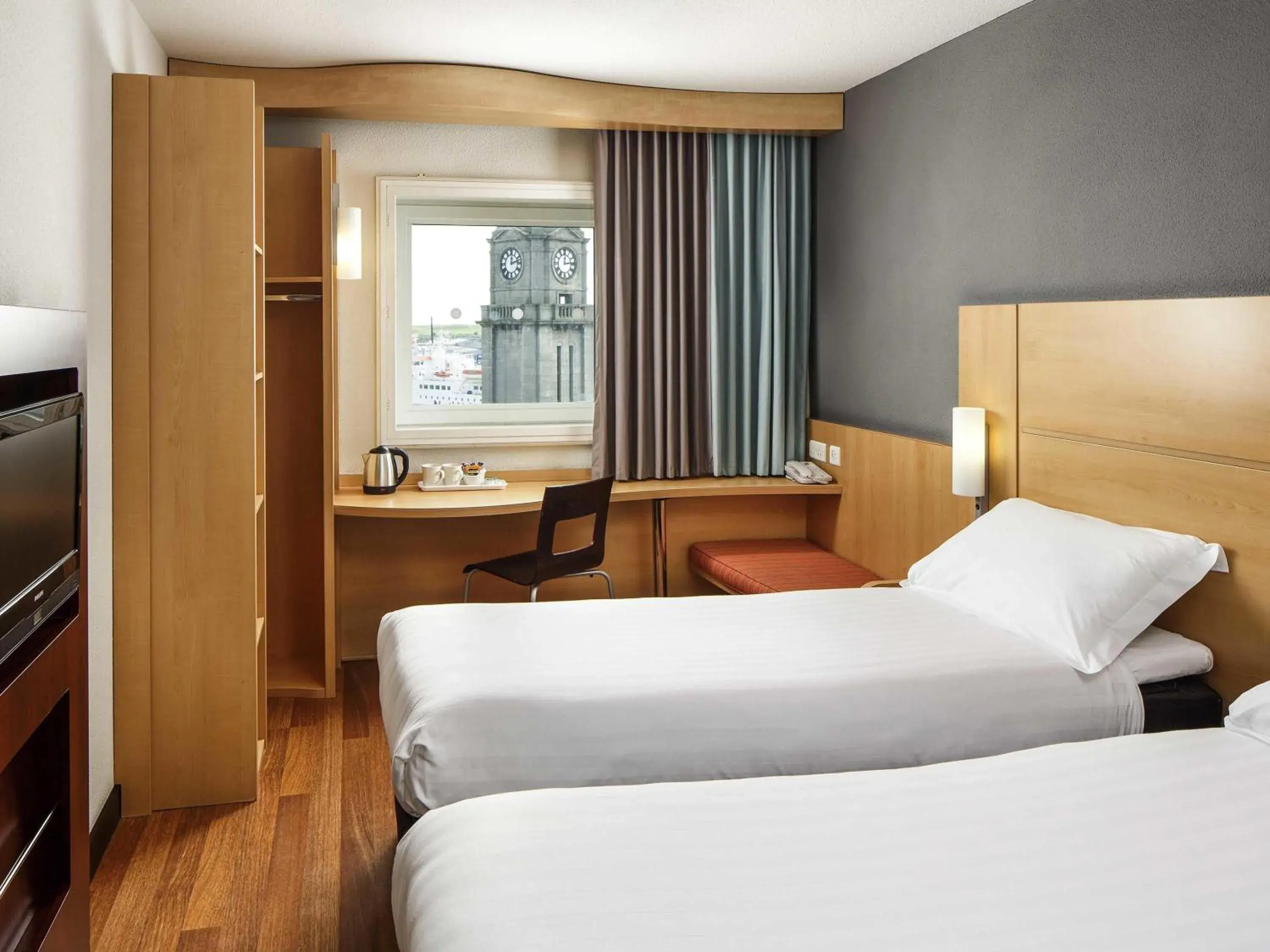 Bedroom, Bed in ibis Aberdeen Centre – Quayside Bedroom, Bed in ibis Aberdeen Centre – Quayside