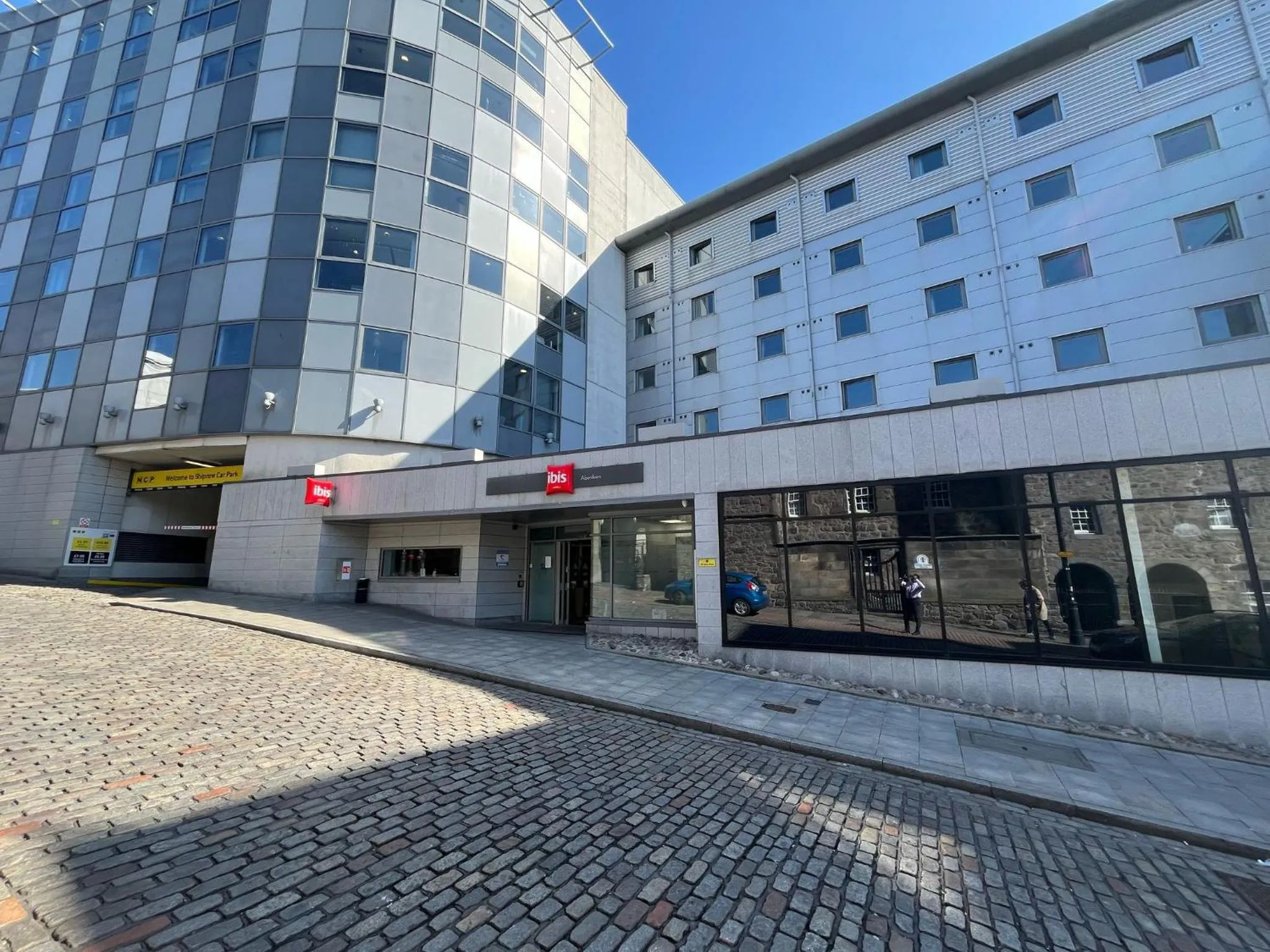 Facade/entrance in ibis Aberdeen Centre – Quayside